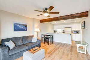 Alquiler Vacacional - Waterfront Condo w/ Deck on Lake of the Ozarks!