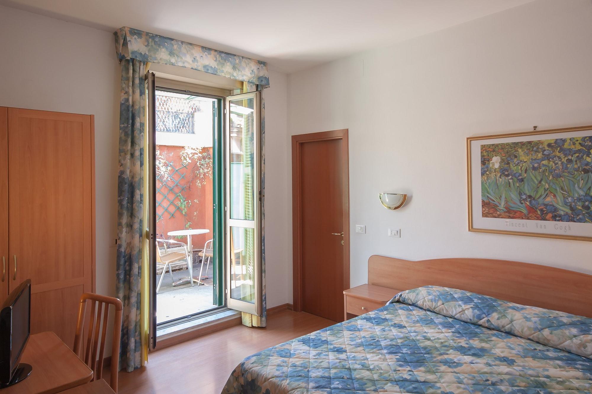 Varios Tirreno Hotel