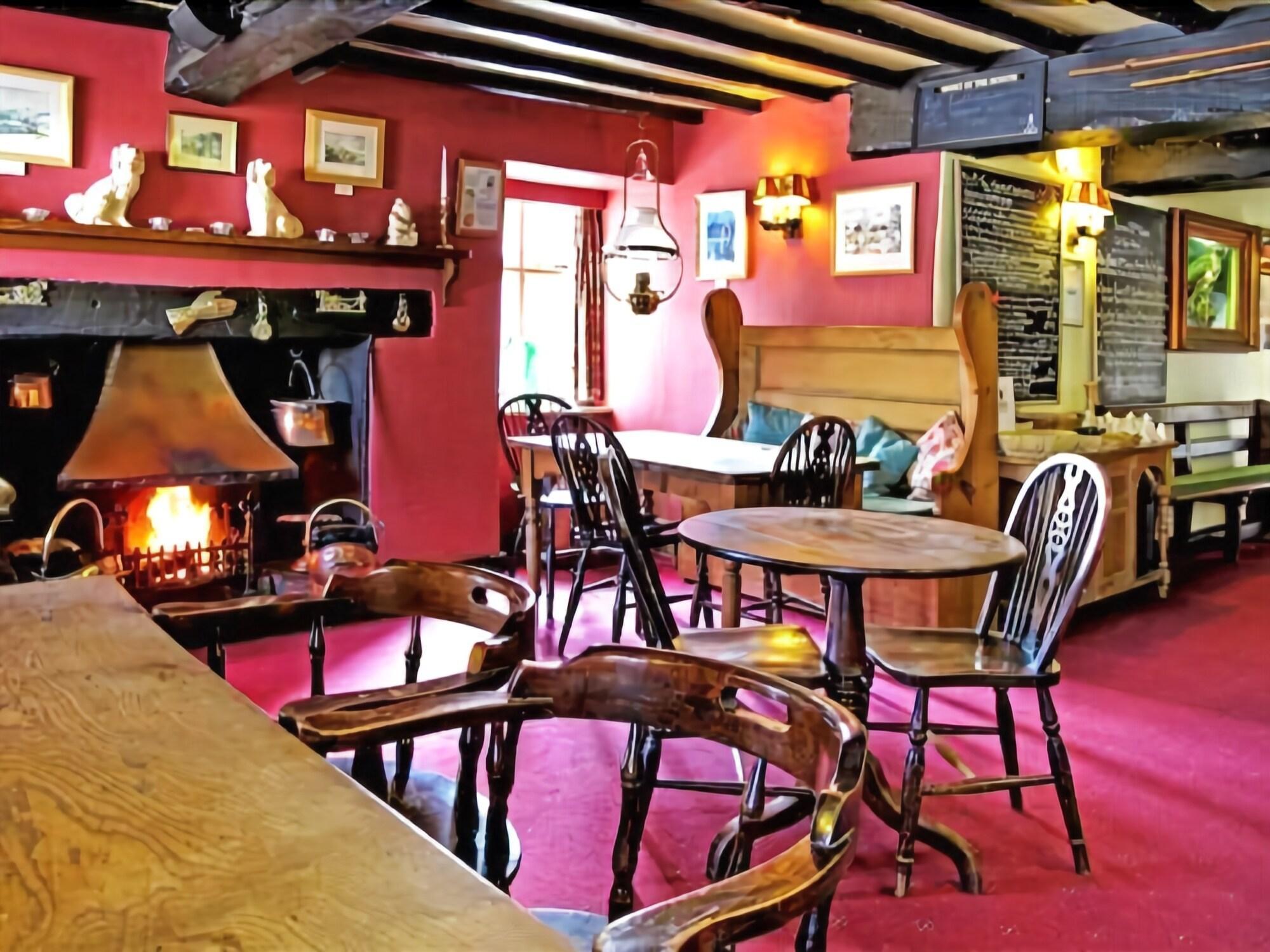 Restaurant The Hand at Llanarmon