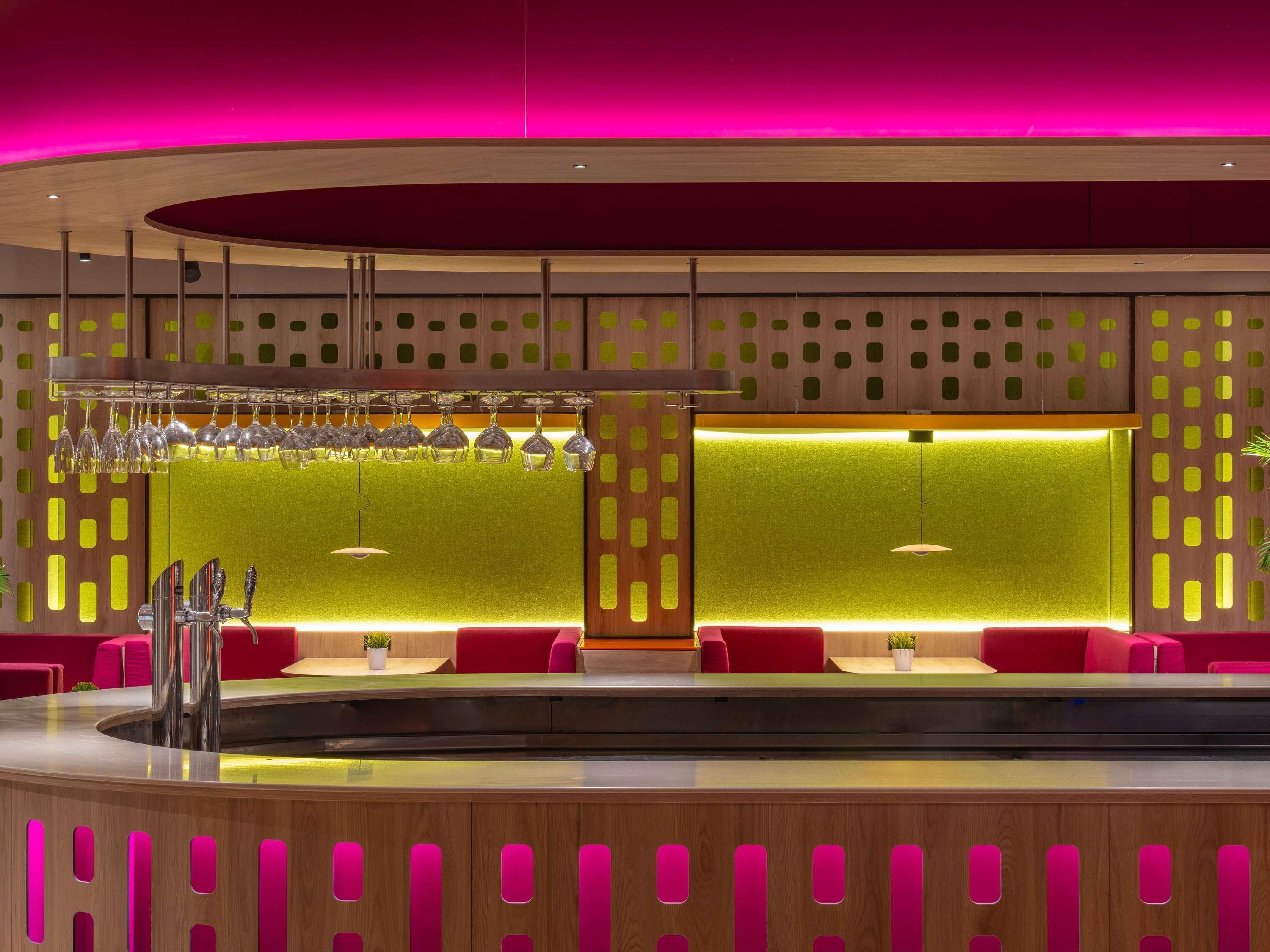 Restaurant Ibis Styles Barcelona Sant Joan Despi
