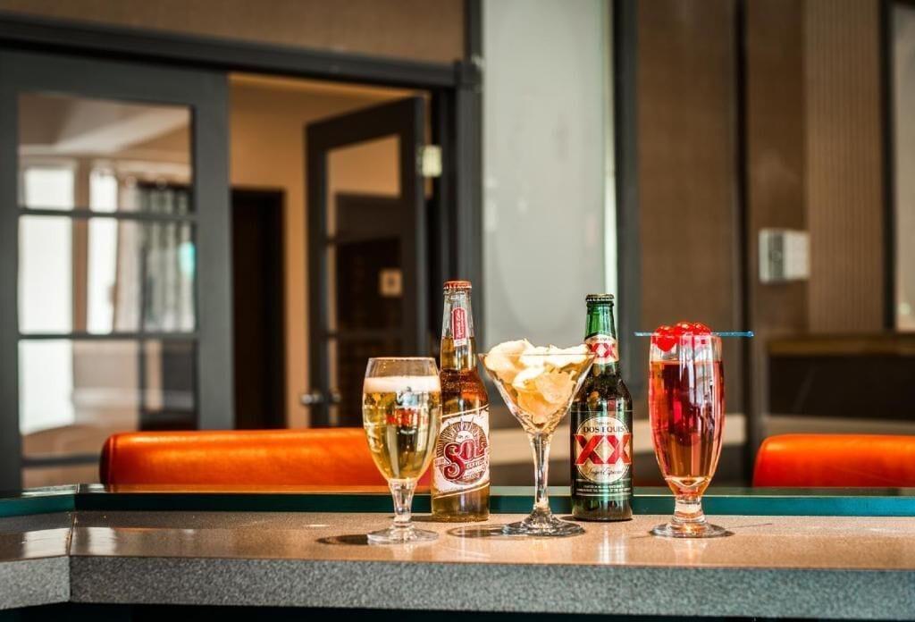Bar/Salón Hôtel Newstar Montréal