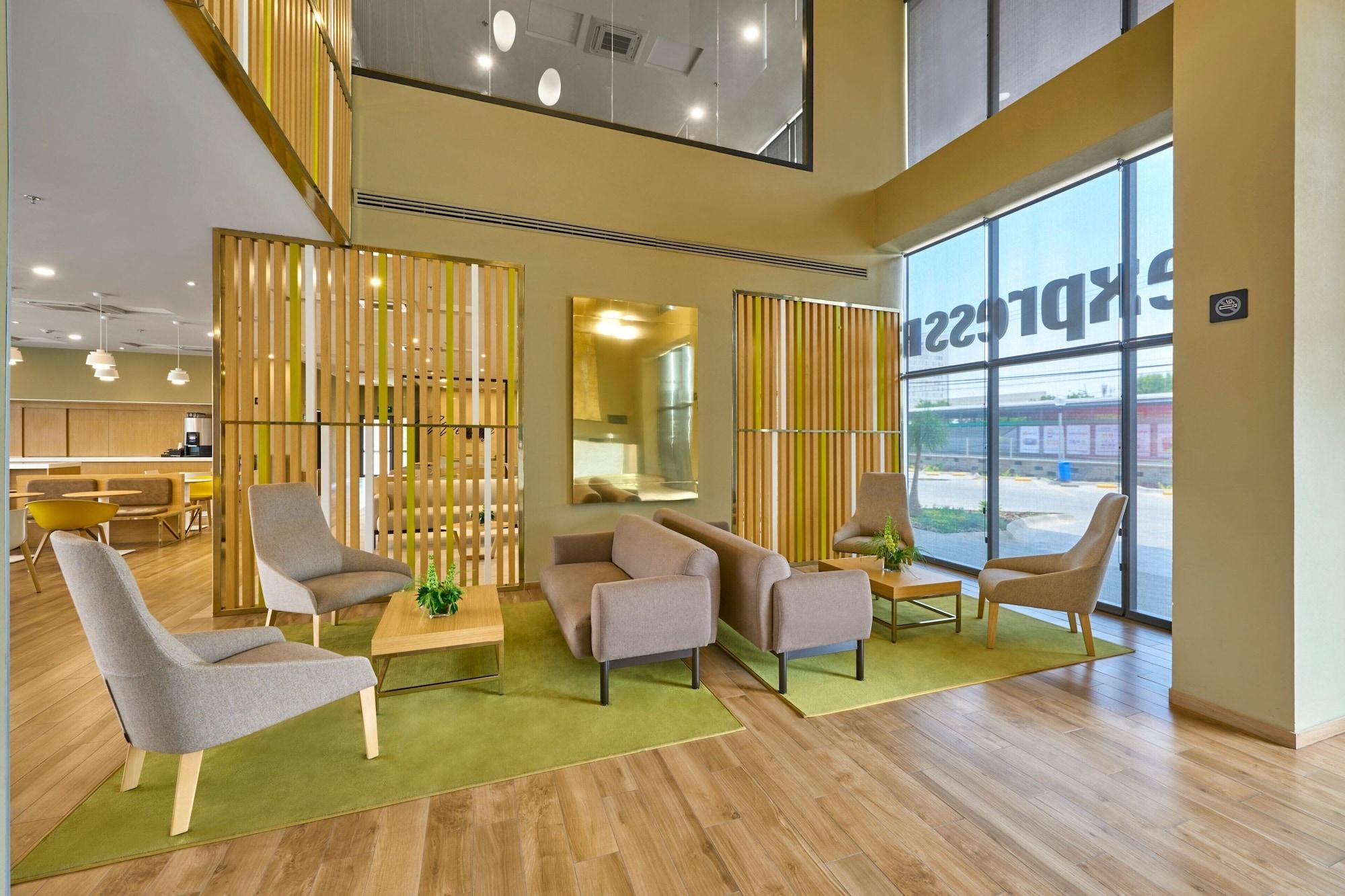 Vista Lobby City Express Plus by Marriott Leon Centro de Convenciones
