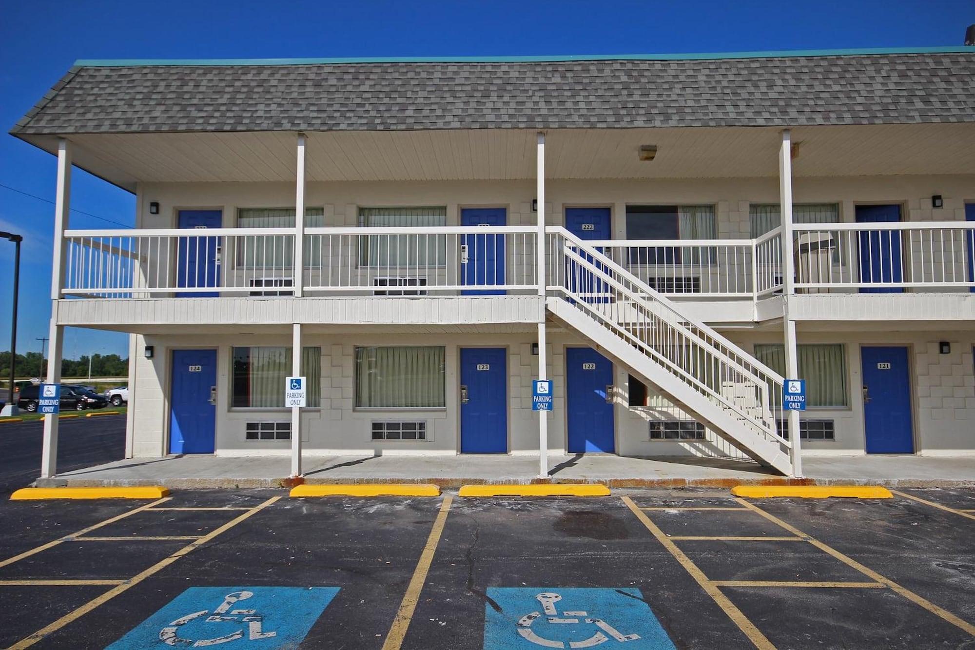 Vista Piscina Motel 6 Lima, OH