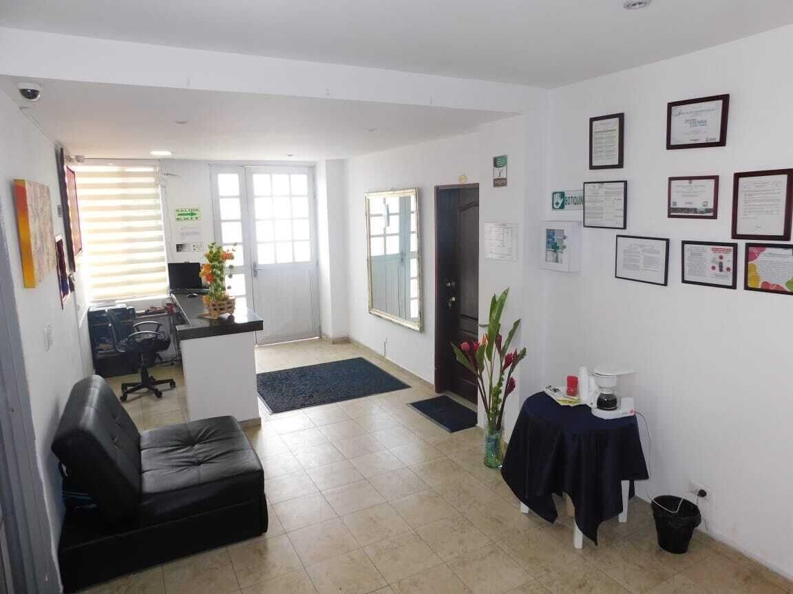 Vista Lobby Apartasuites Business Center