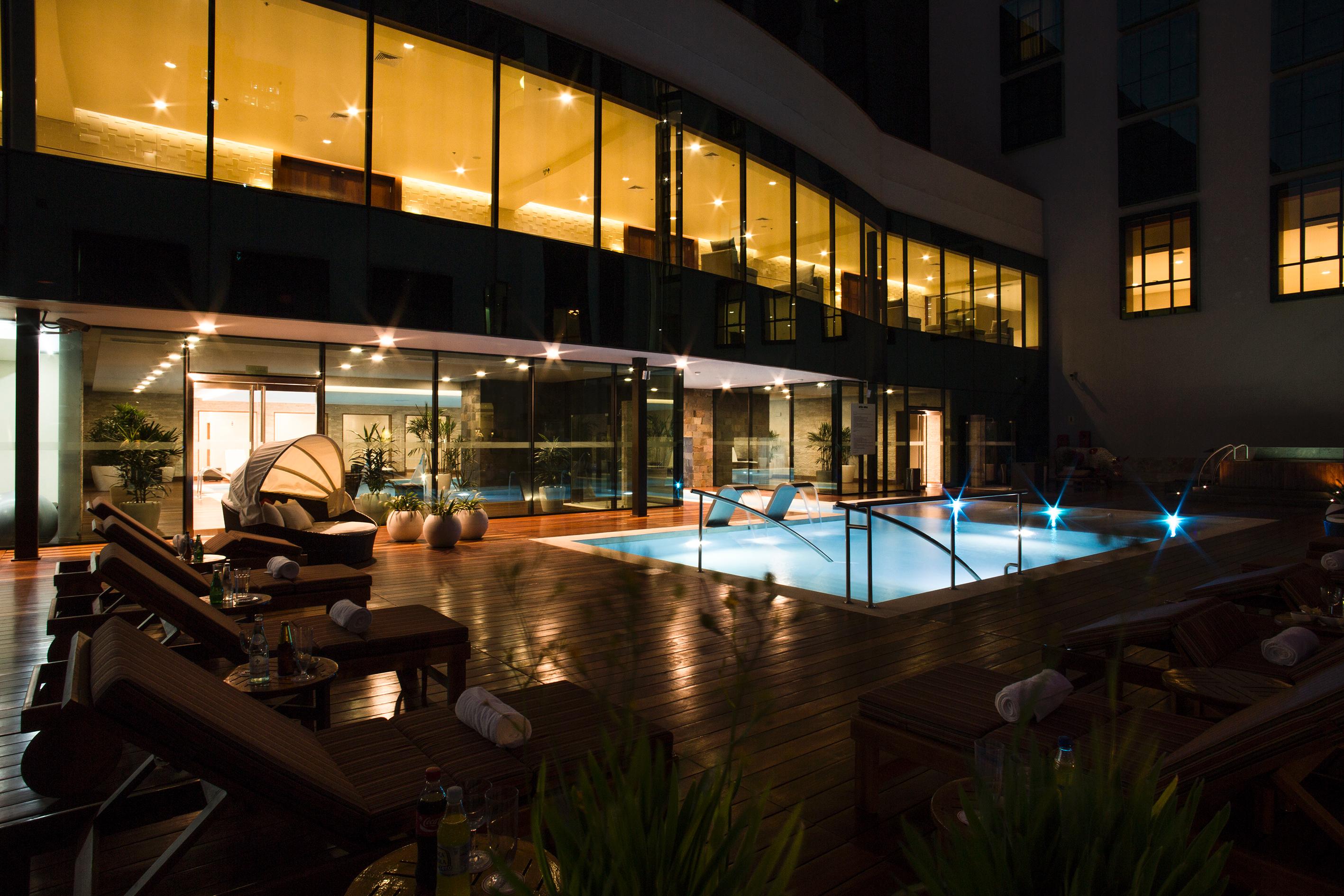 Vista Piscina Swissotel Lima