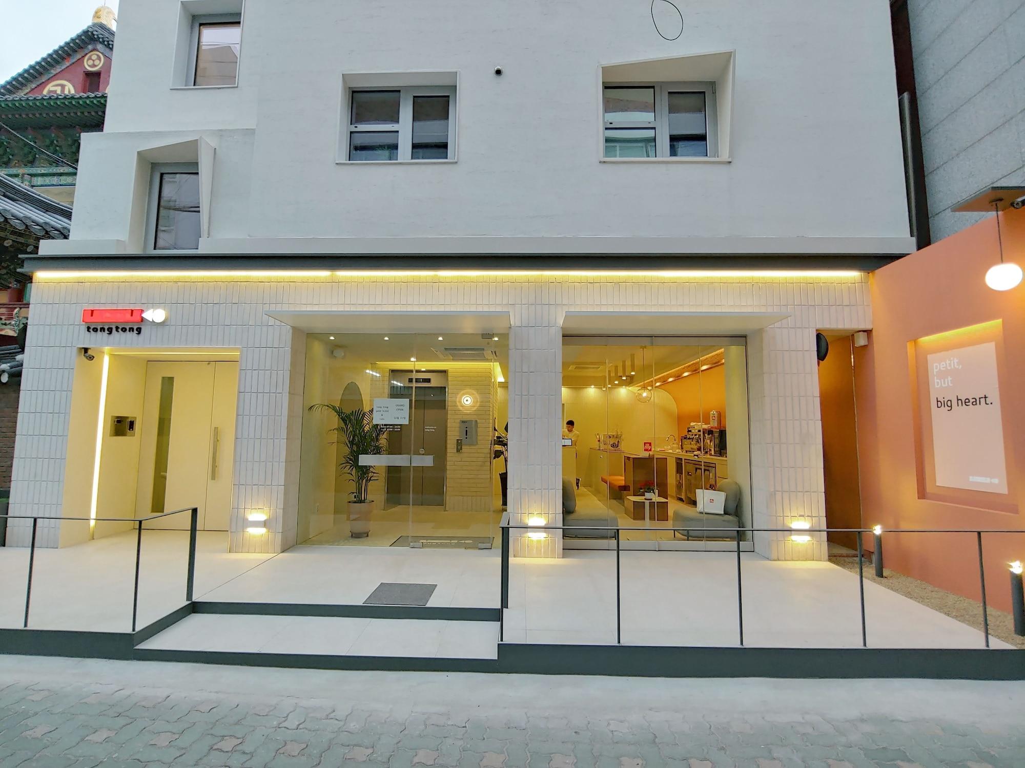 Vista Exterior Tong Tong Petit Hotel
