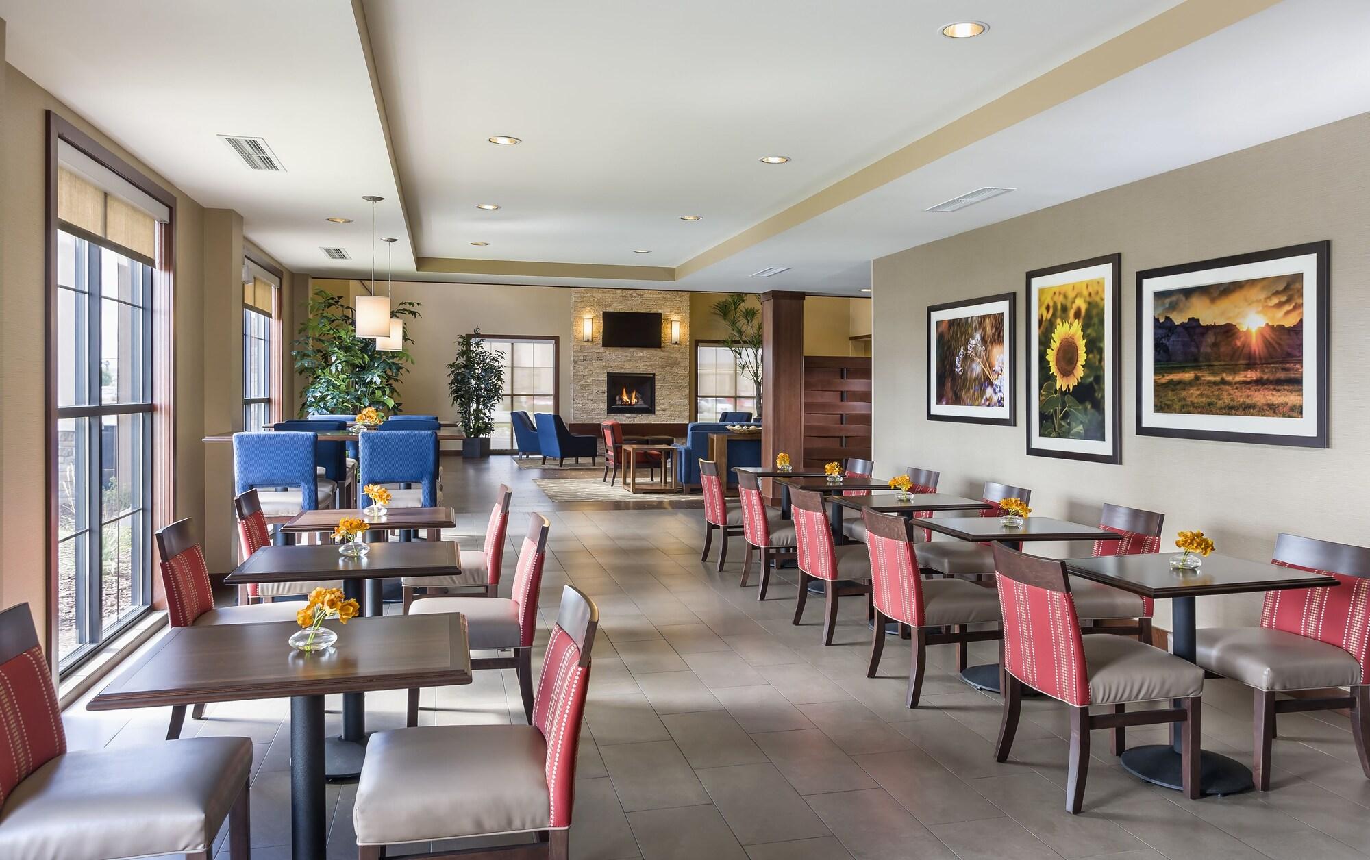 Restaurant Comfort Suites Fargo Medical Center