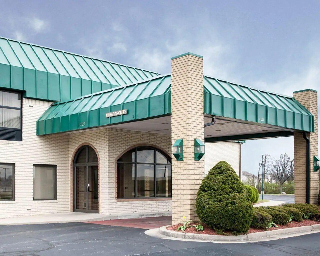 Varios Lafayette Inn & Suites