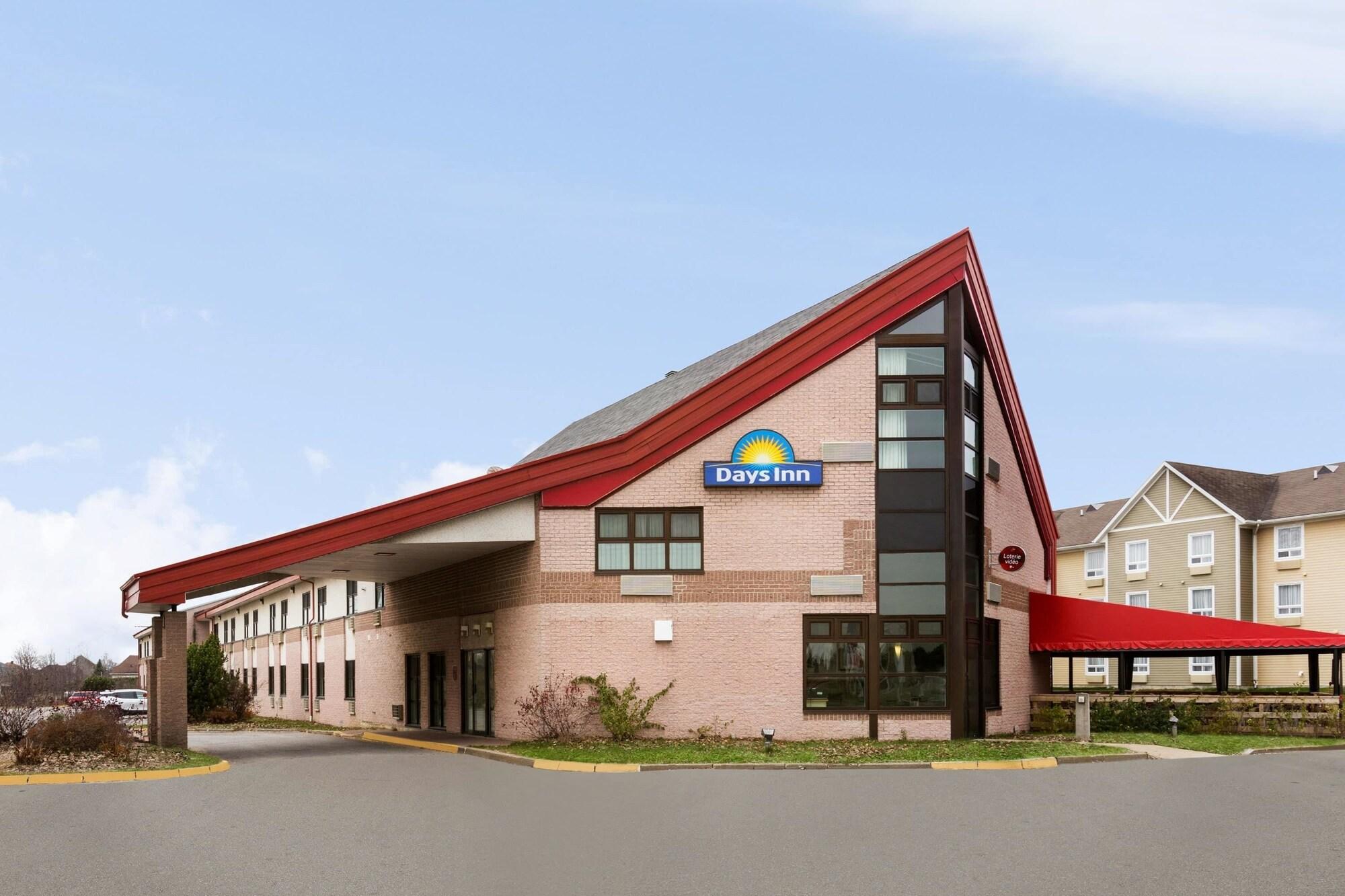 Vista Exterior Days Inn by Wyndham Trois-Rivieres