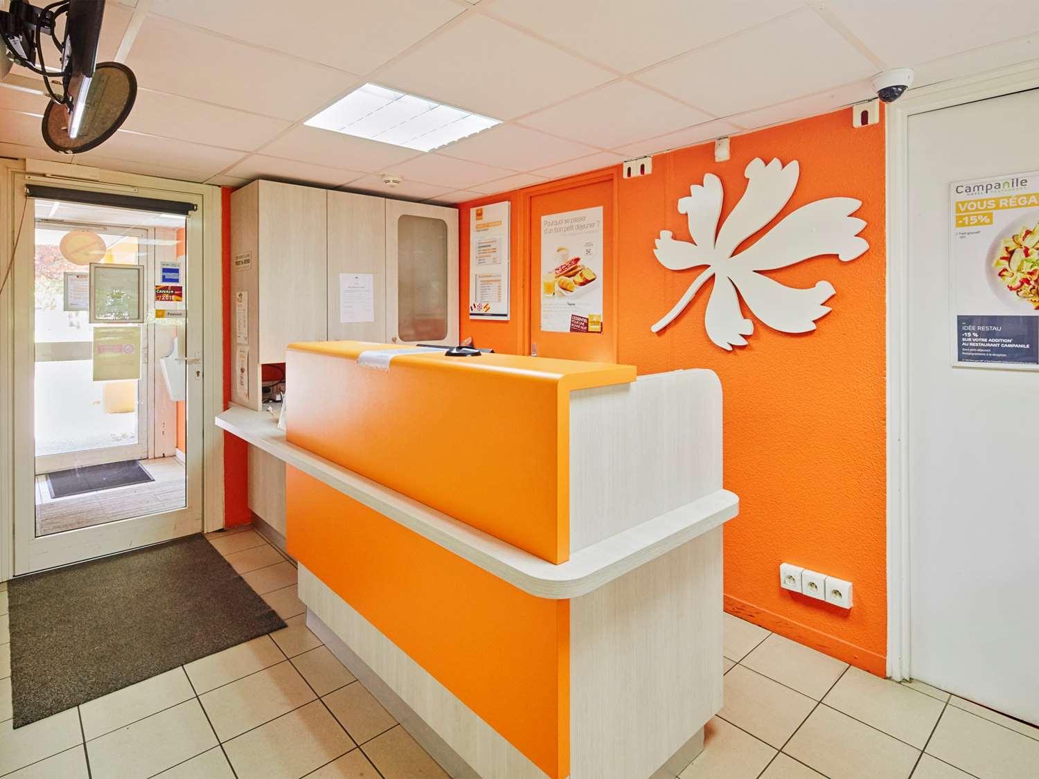 Vista Lobby Premiere Classe Melun Senart Vert Saint Denis