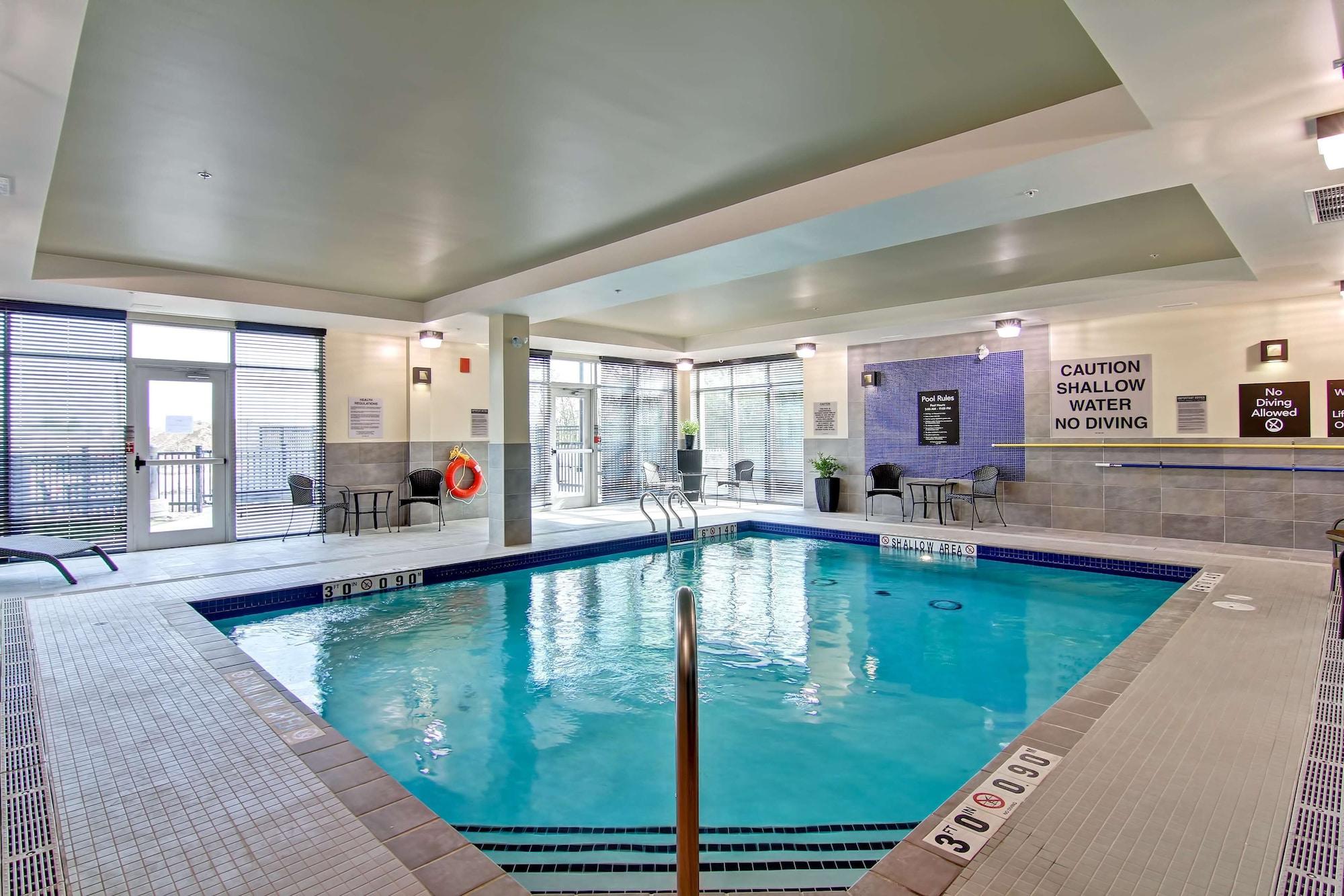 Vista Piscina Homewood Suites Ajax, Ontario, Canada