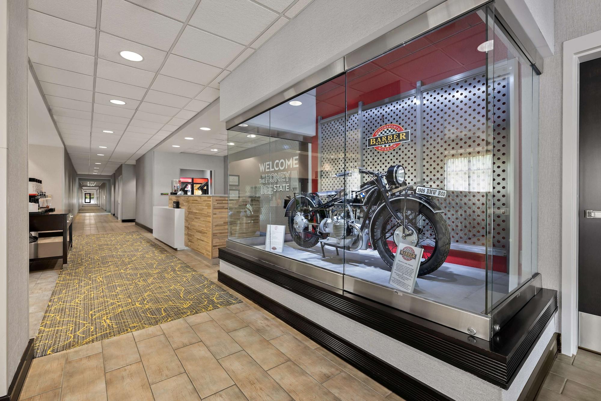 Vista Lobby Hampton Inn Birmingham Leeds