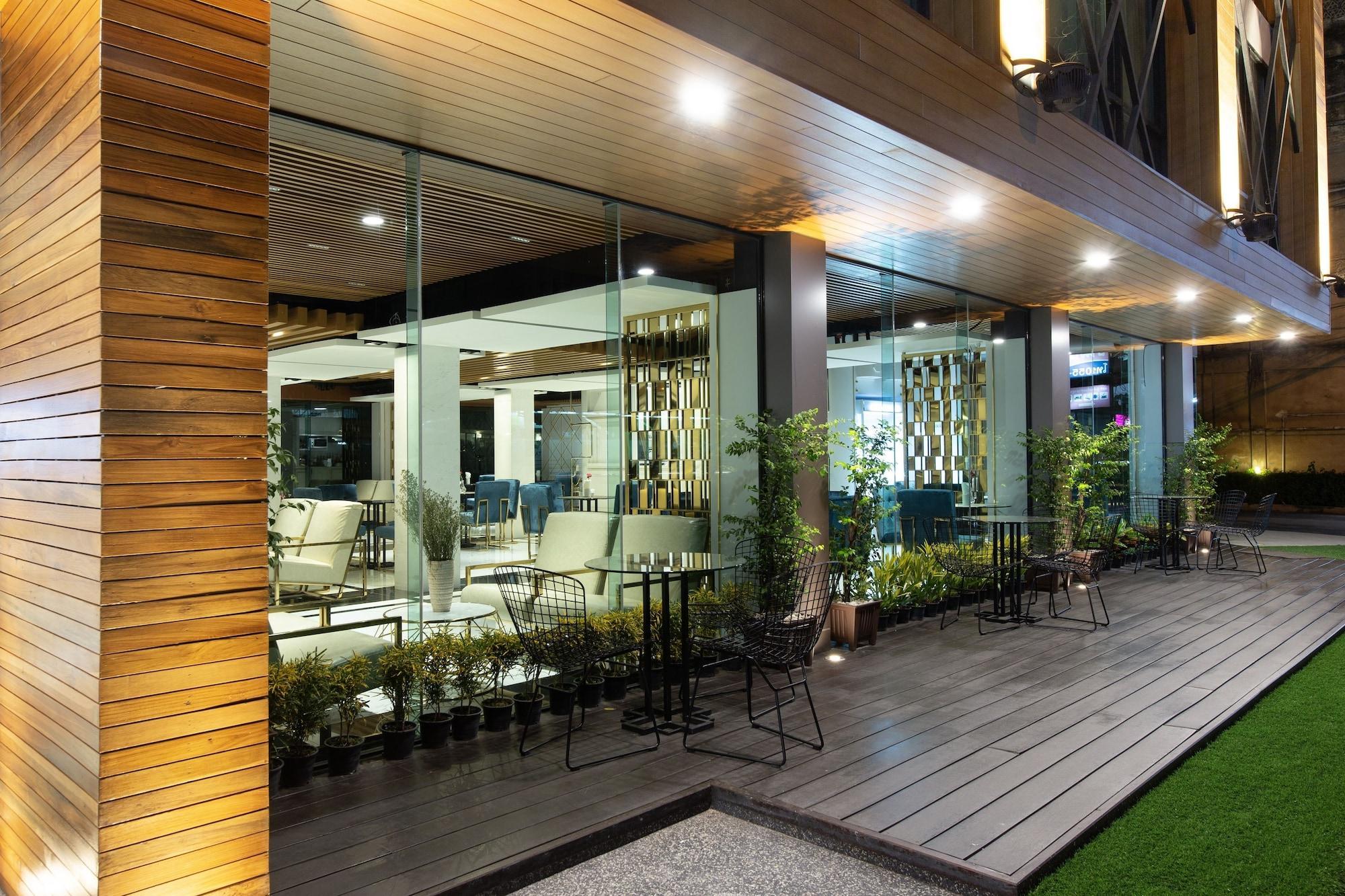 Vista Exterior Holatel Phitsanulok