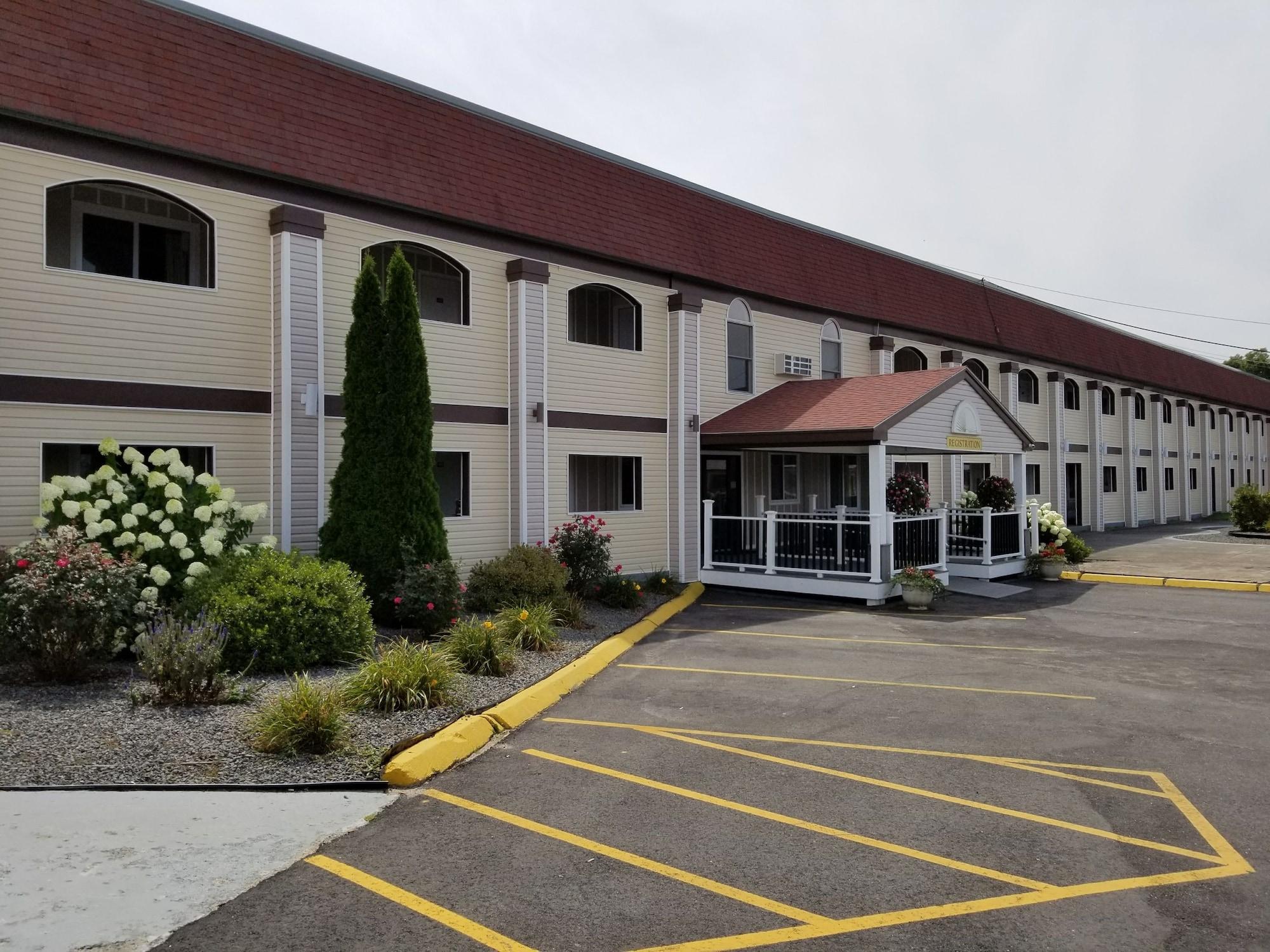 Vista Exterior All Seasons Inn and Suites