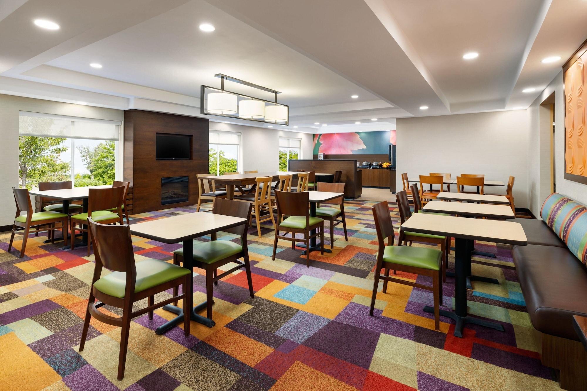 Restaurant Fairfield Inn By Marriott Concord