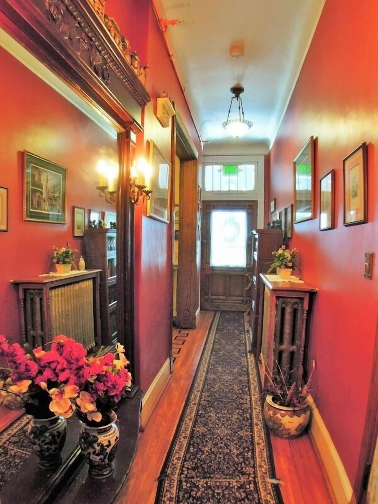 Varios Wilson House Bed & Breakfast