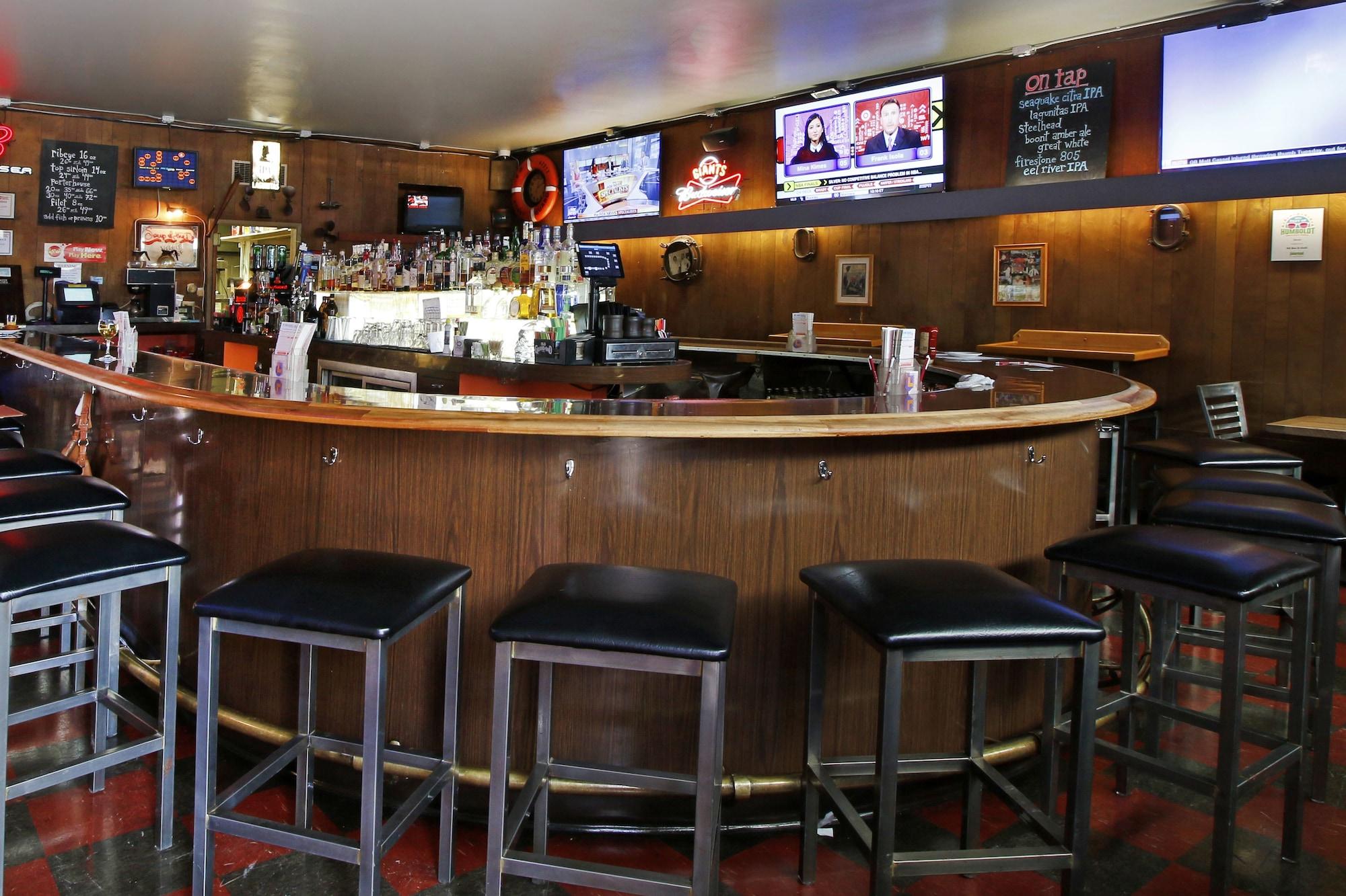 Bar/Salón Town House Motel – Historic Old Town Eureka
