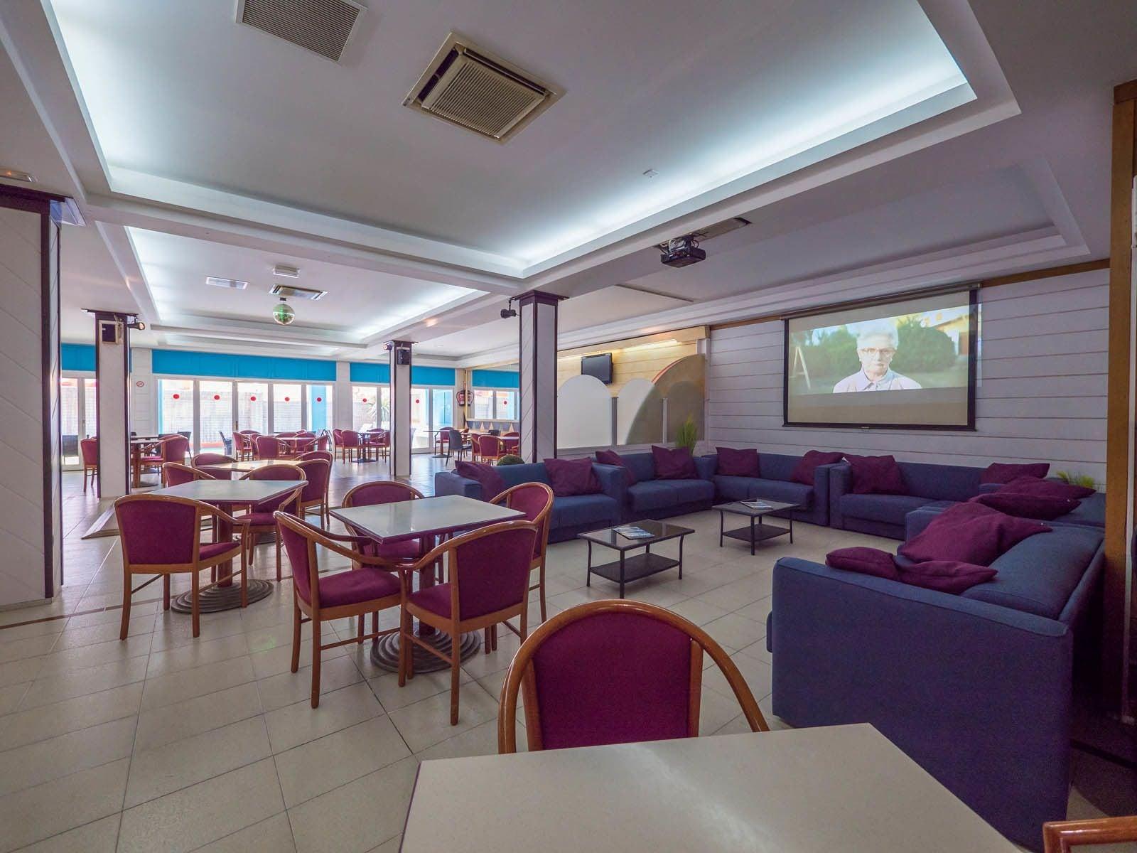 Bar/Salón Hotel Golden Sand
