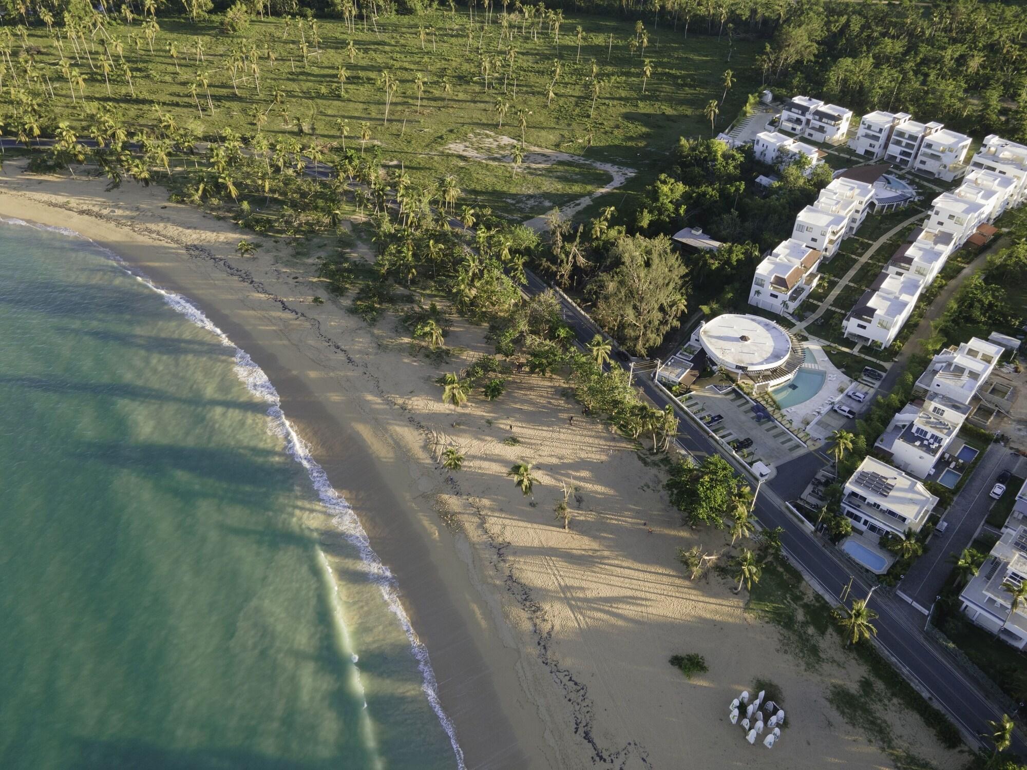 Playa New Beachfront Penthouse by RedAwning