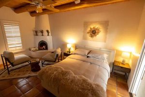 Alojamiento - Peaceful Suite in Desert Inn- Acoma Queen Room