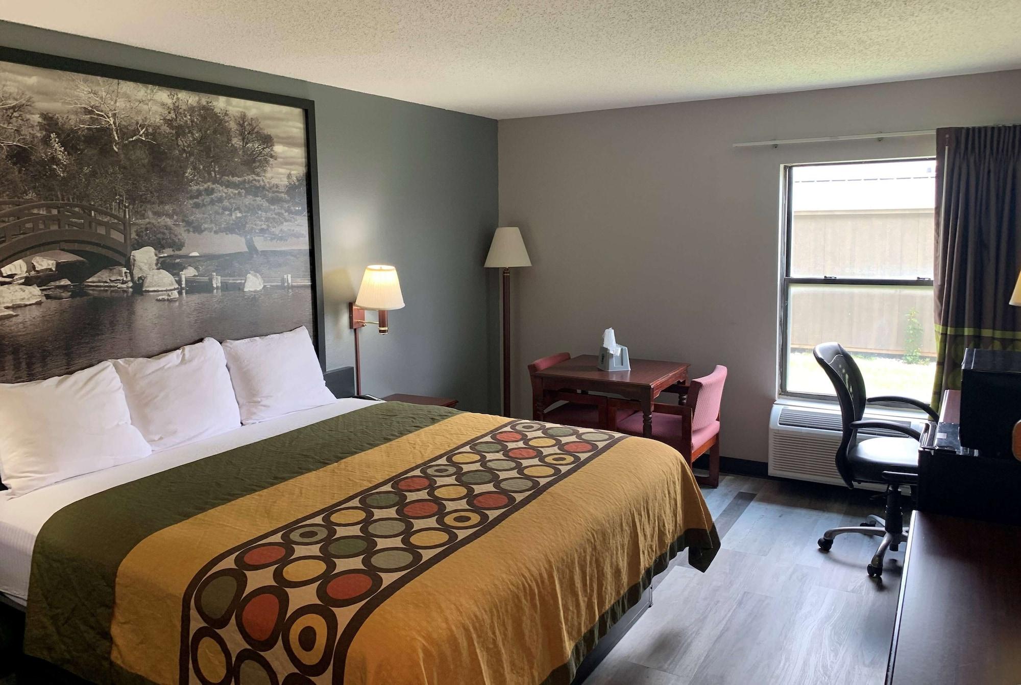 Varios Super 8 by Wyndham Chenoa