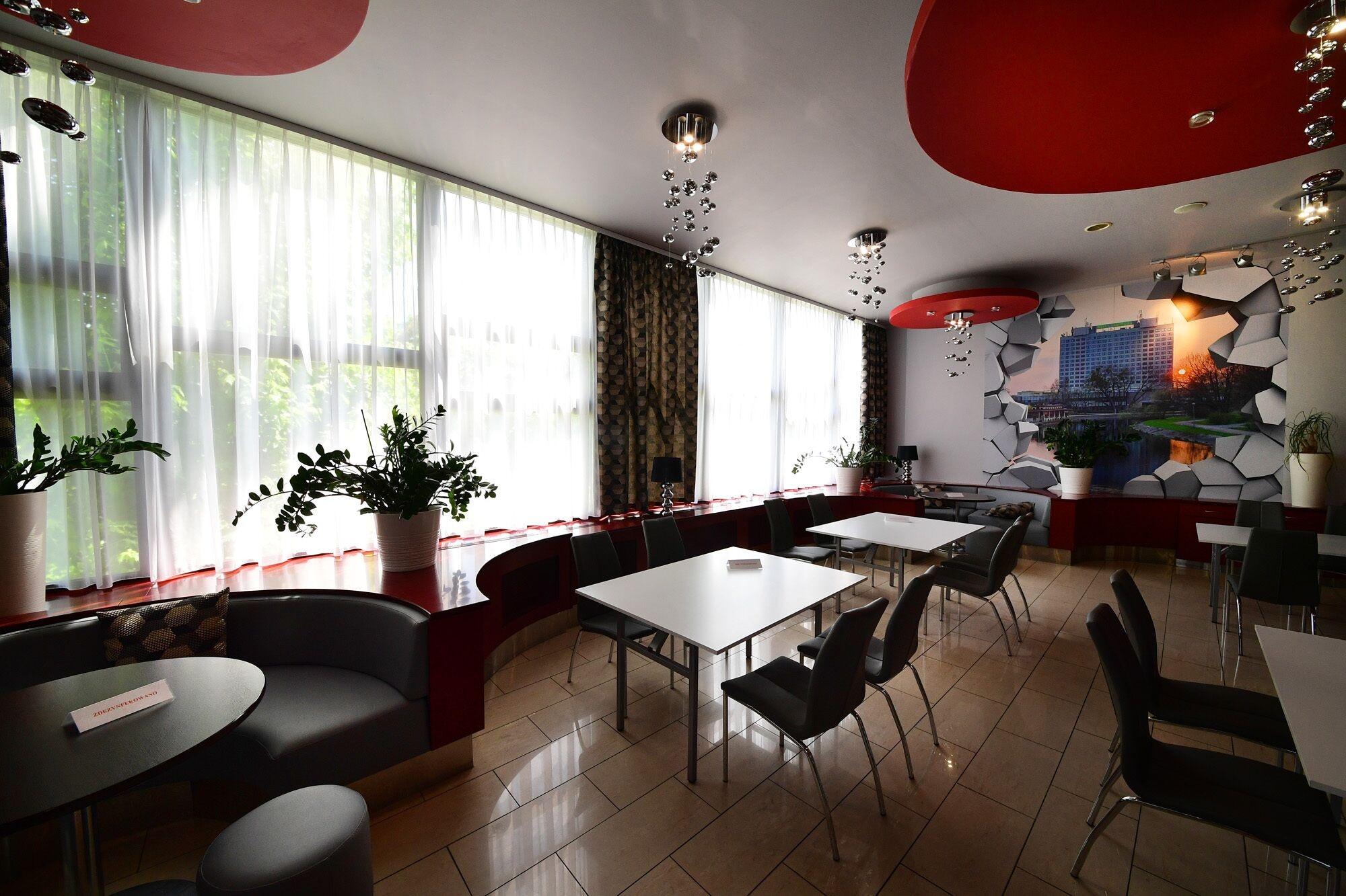 Bar/Salón Hotel Gromada Pila