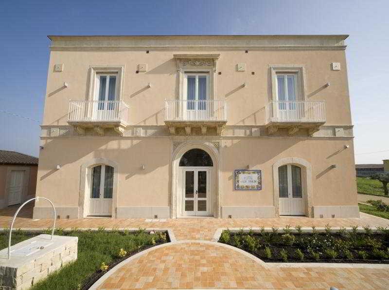Vista Exterior Villa Fanusa