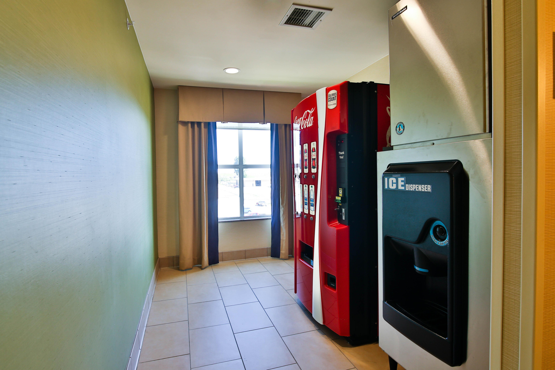 Vista Lobby Holiday Inn Bismarck by IHG