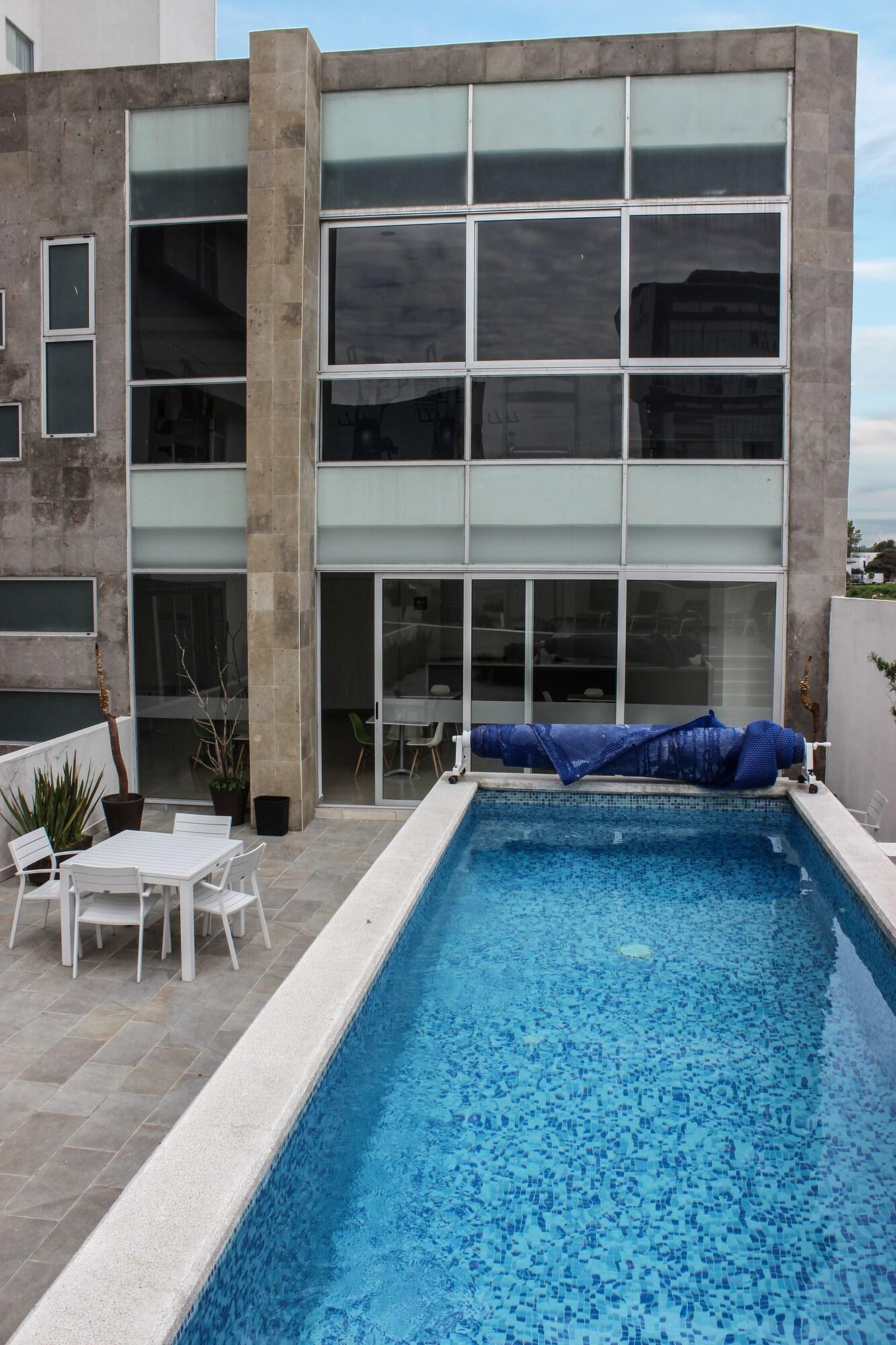 Vista Piscina Lâviu B&B Luxe Suites