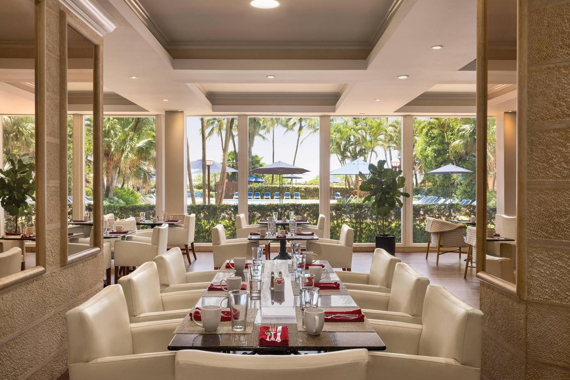 Restaurant Radisson Resort Miami Beach