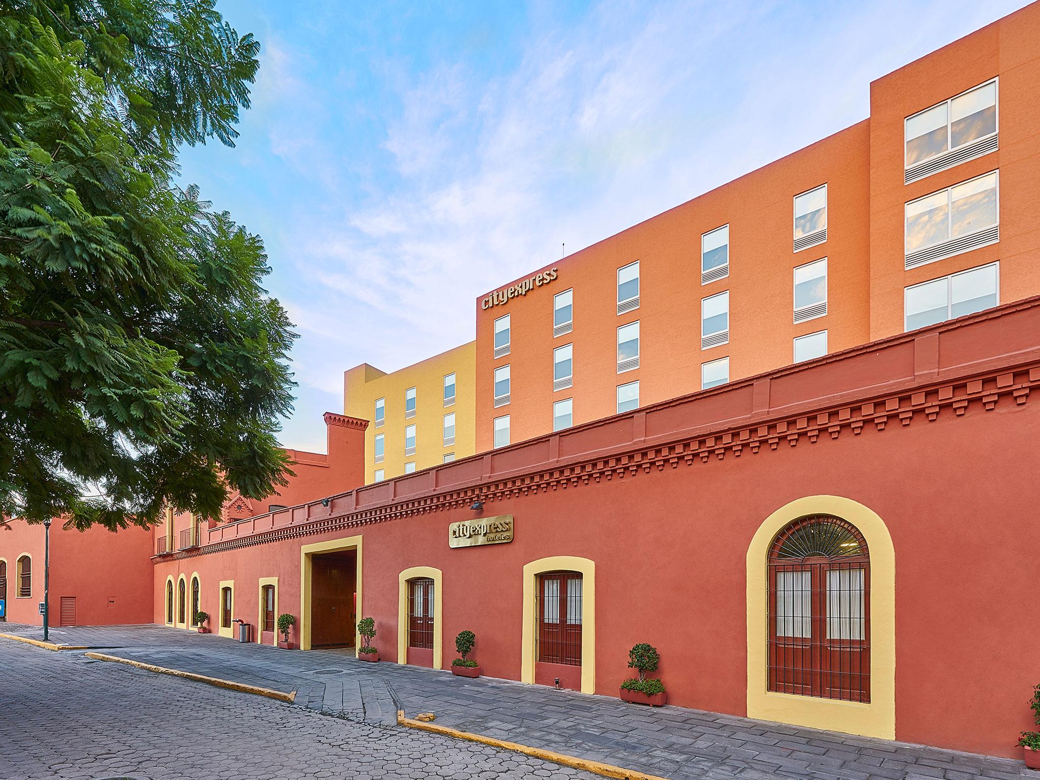 Vista Exterior City Express by Marriott Puebla Centro