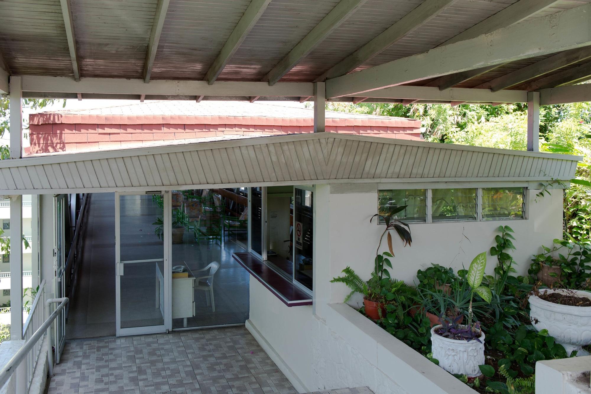 Vista Exterior Skyclub Beach Suite at Mobay Club