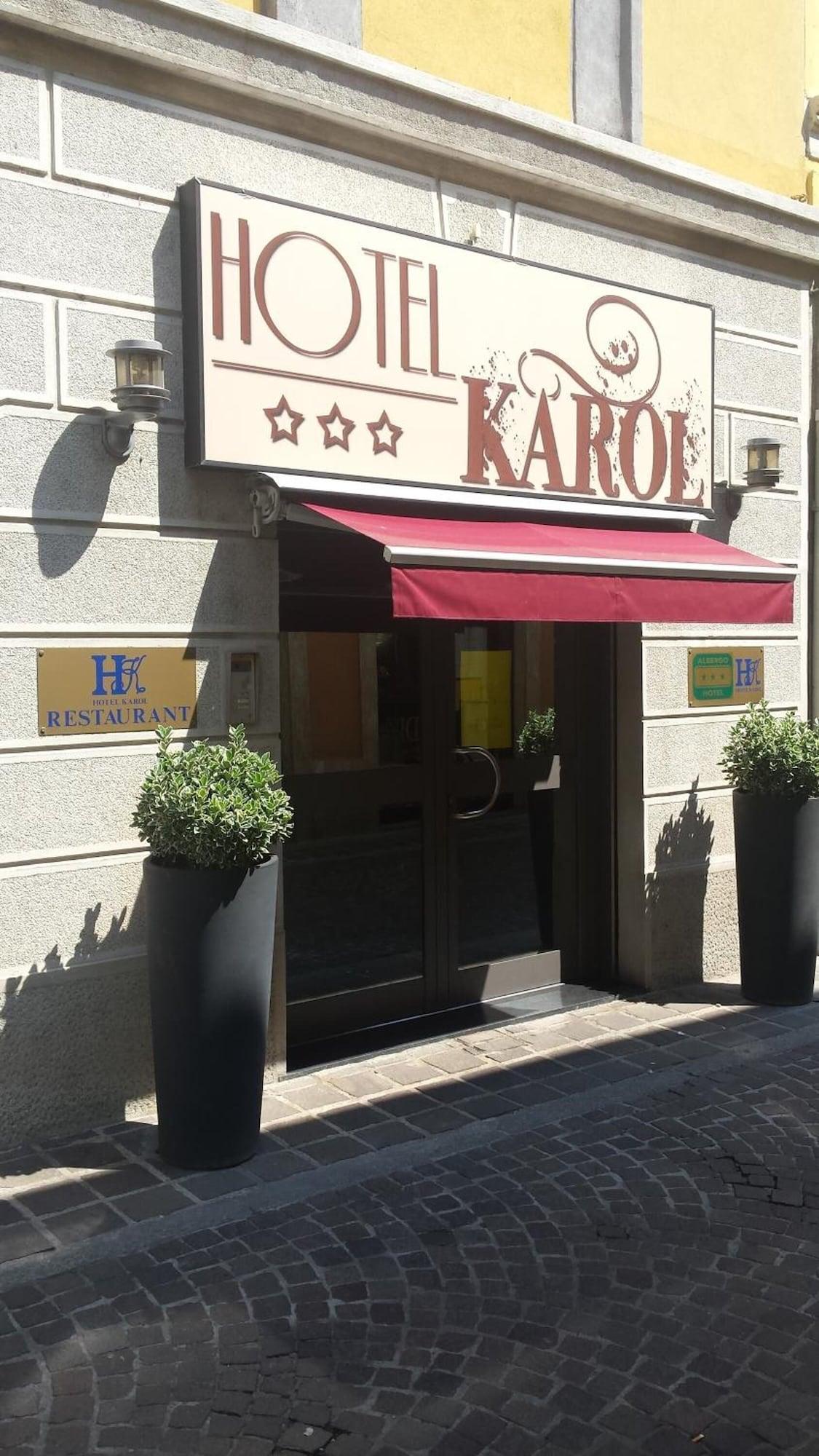 Vista Exterior Hotel Karol