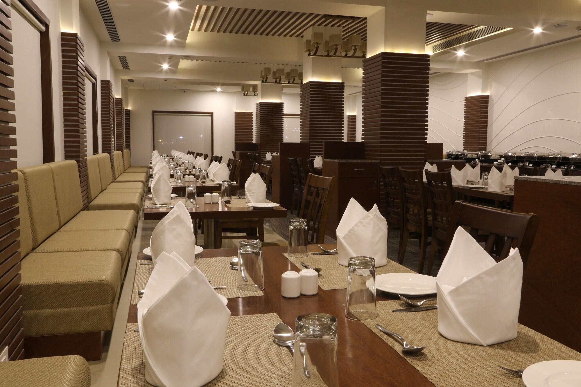 Restaurant The Fern Residency Mundra