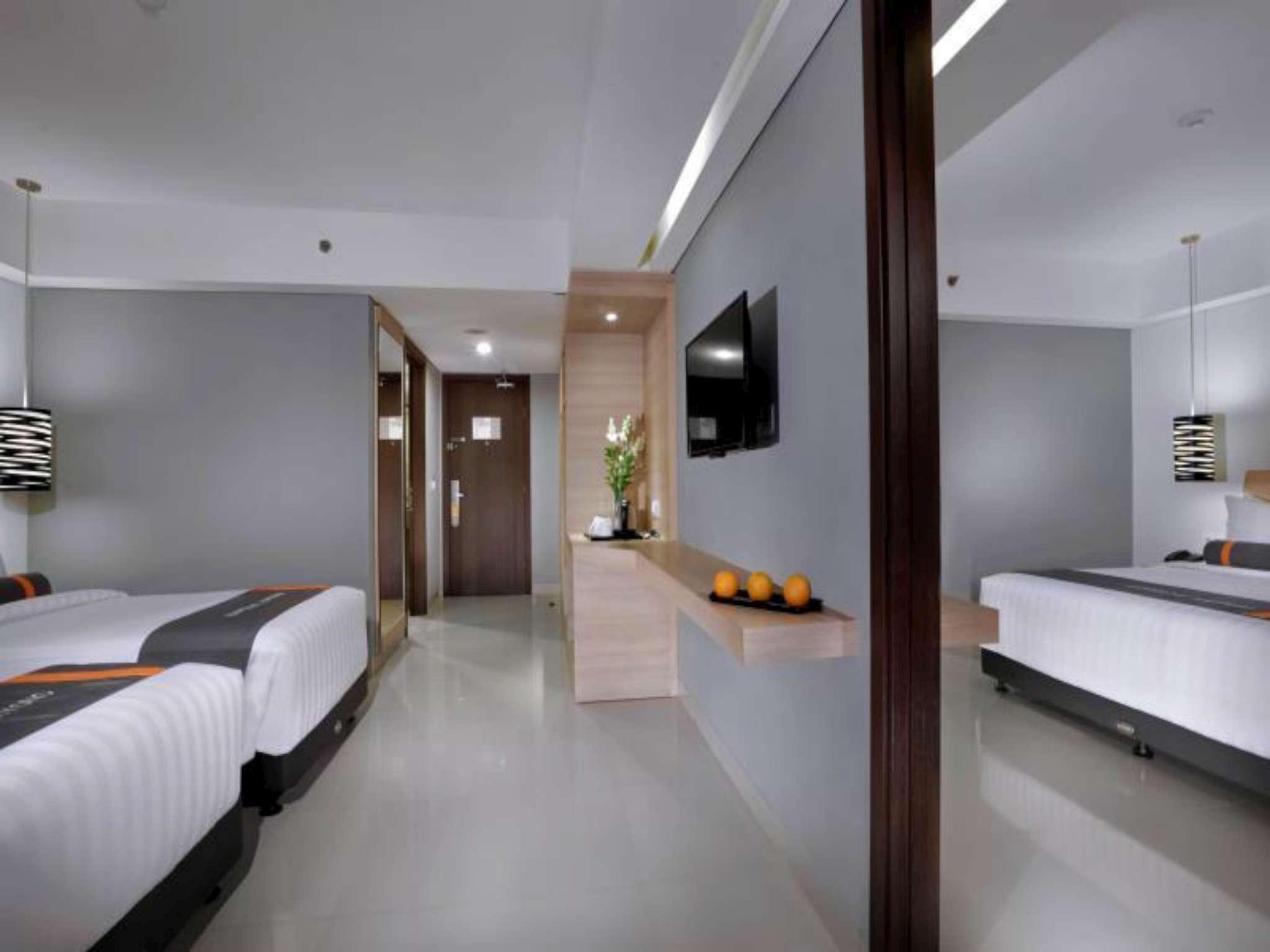 Vista Exterior Harper MT Haryono by ASTON