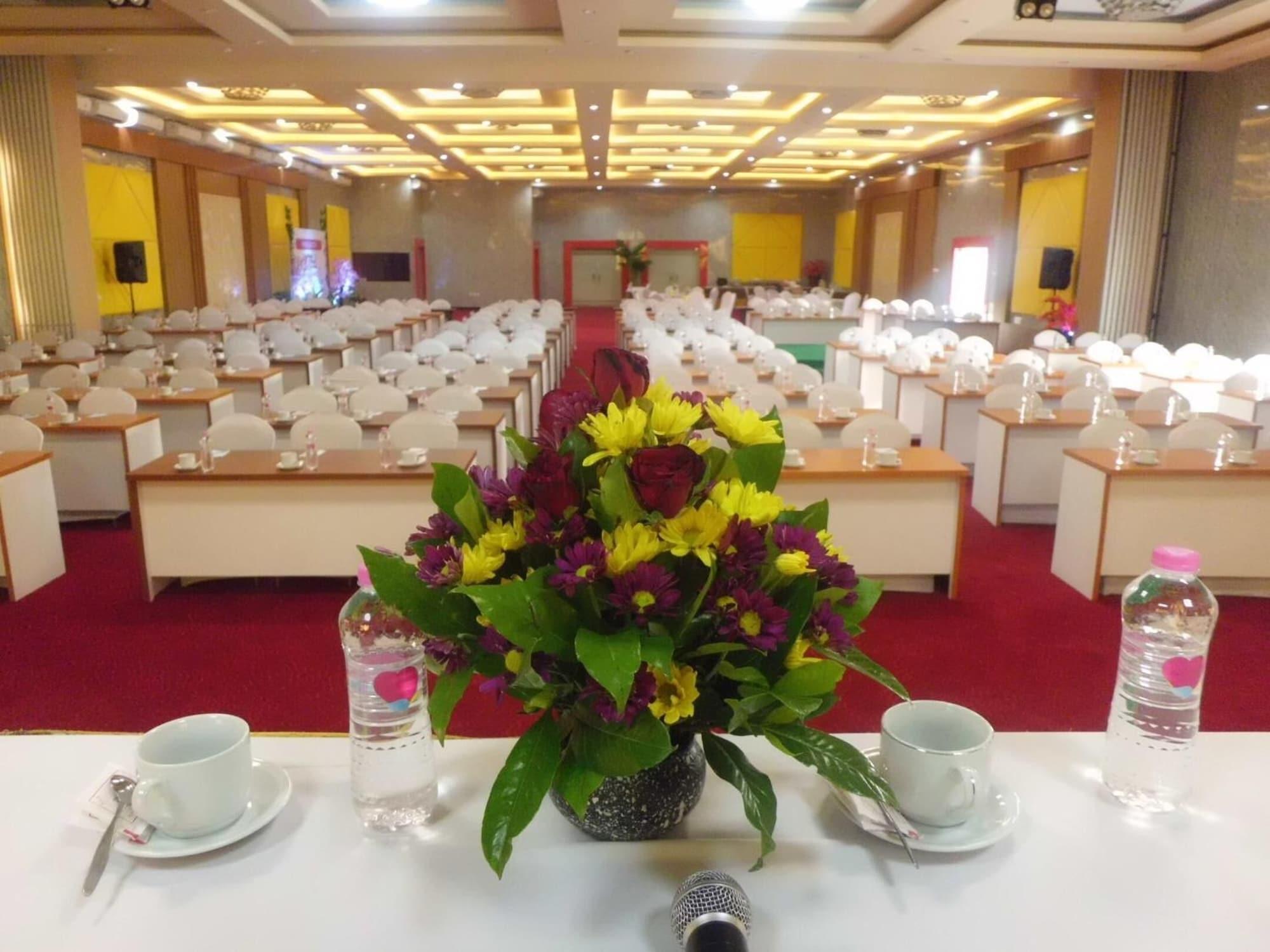 Salón de Baile Hotel New Merdeka Pati