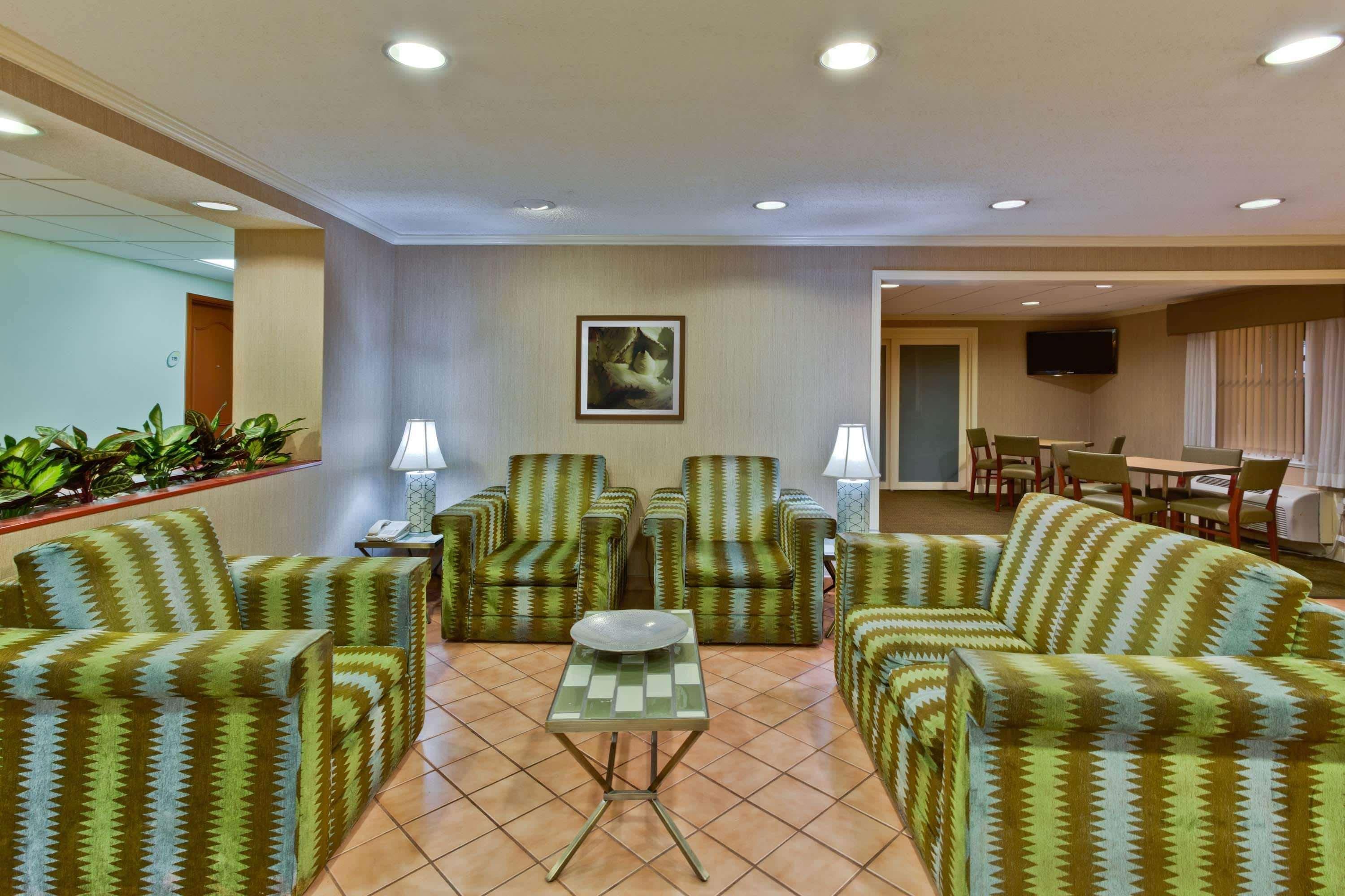 Vista Lobby La Quinta Inn & Suites by Wyndham Lakeland East
