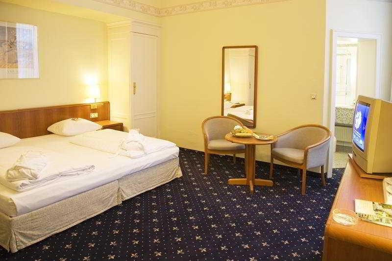 Varios Hotel Monopol - Central Station