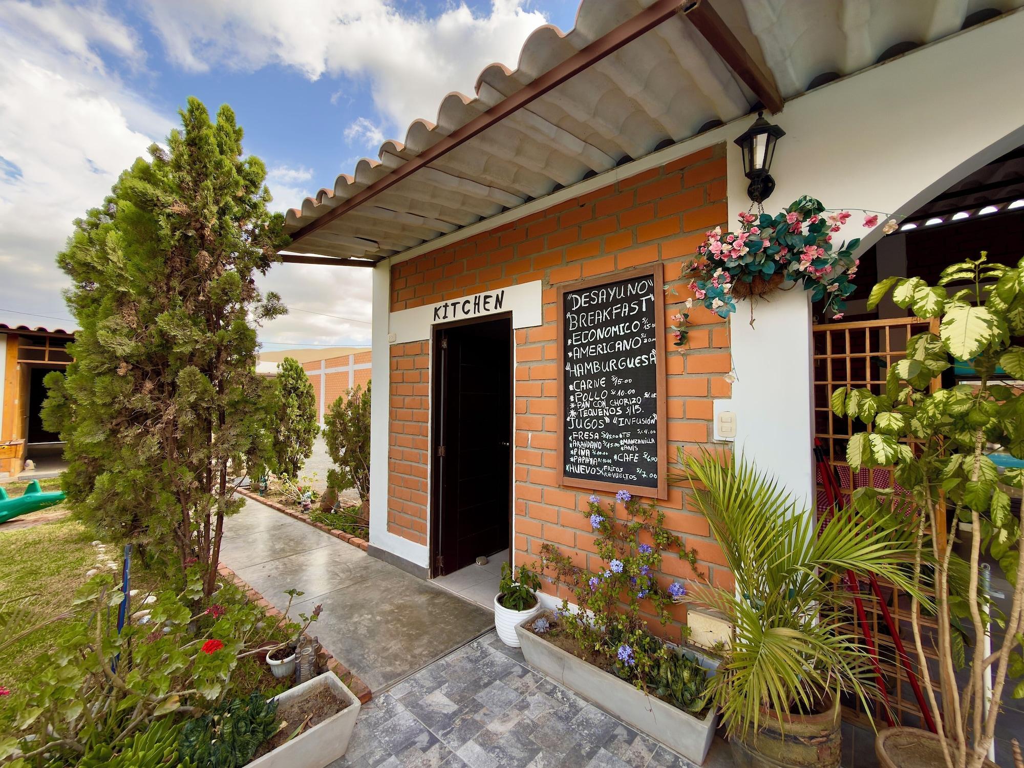 Varios Huacachina Desert House