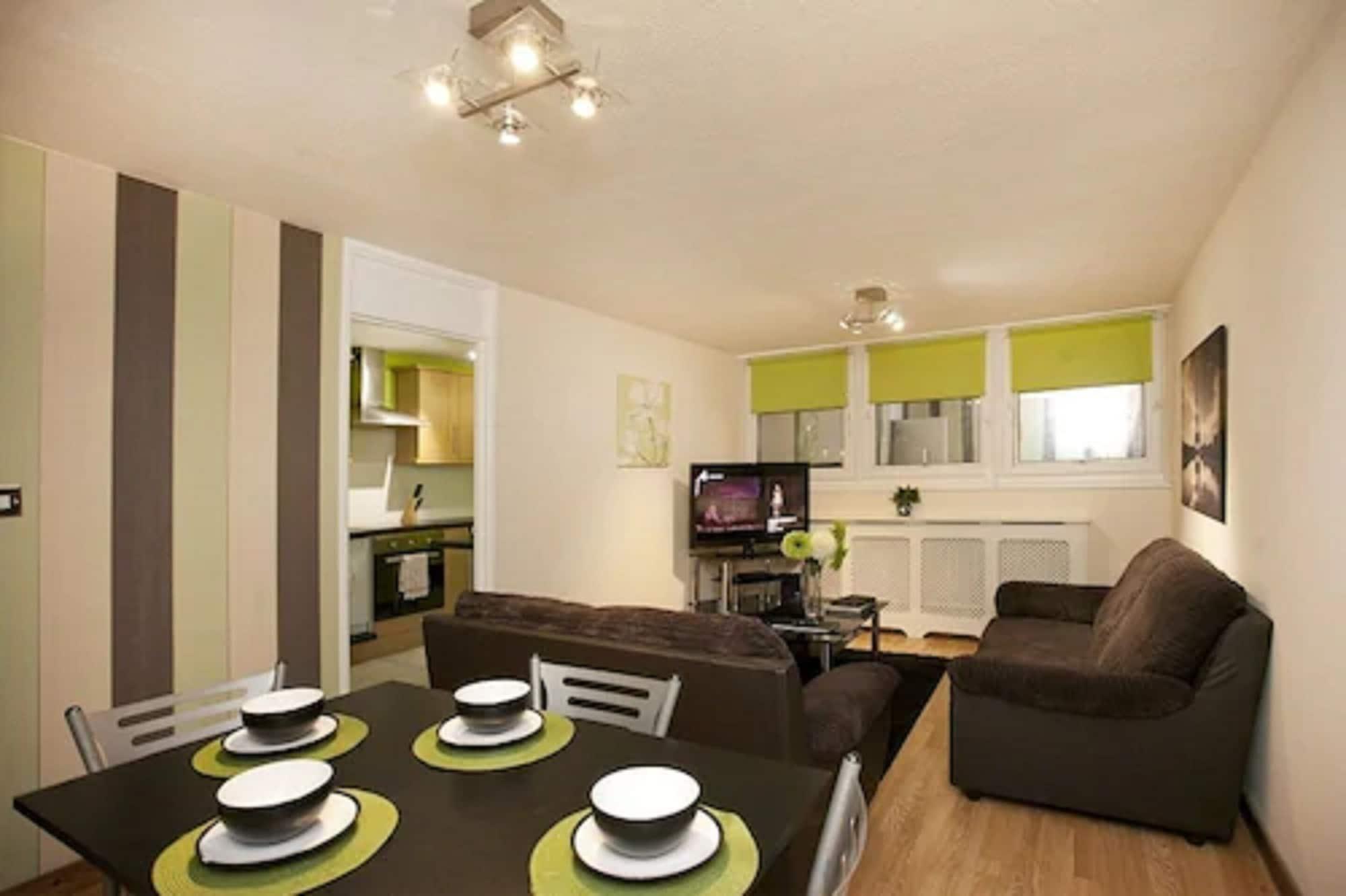 Varios Victoria Centre Apartments & Annexe