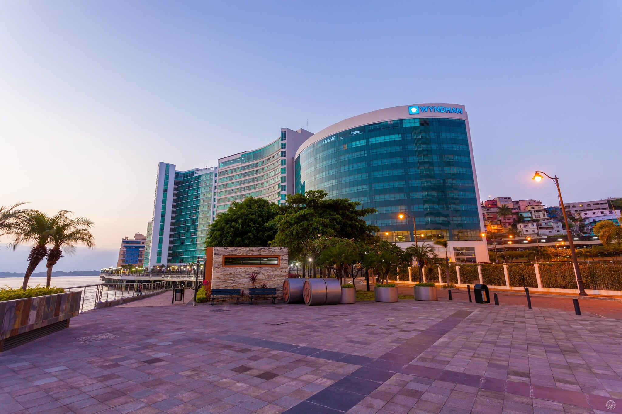 Vista Exterior Wyndham Guayaquil Puerto Santa Ana