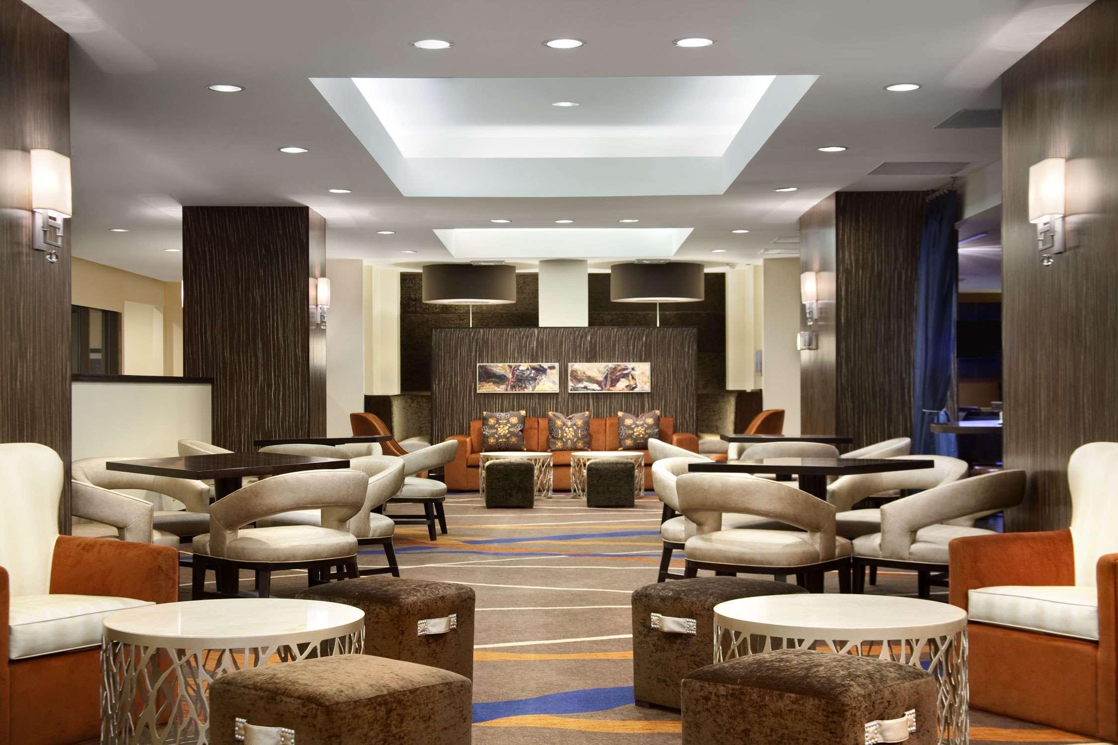 Vista Lobby Hilton New York JFK Airport