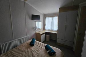 Alojamiento - Freesia 3 Bedroom Modern Caravan Rockley Park, Poole Harbour, Dorset. Dogs free.