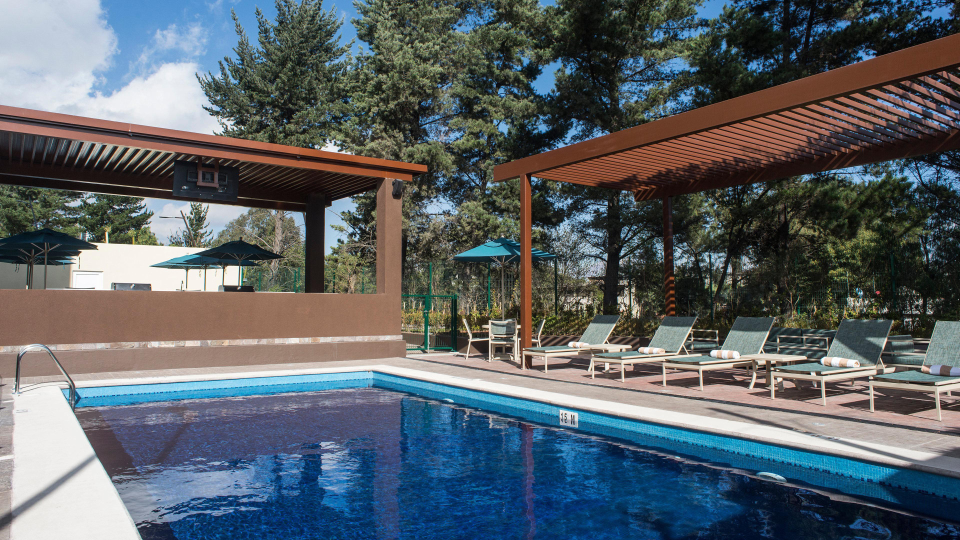 Vista Piscina Staybridge Suites Puebla by IHG