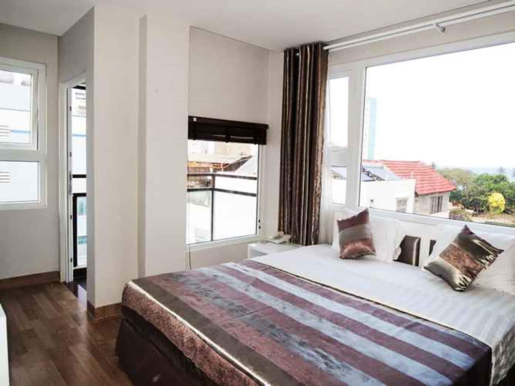 Varios Van Nam Hotel