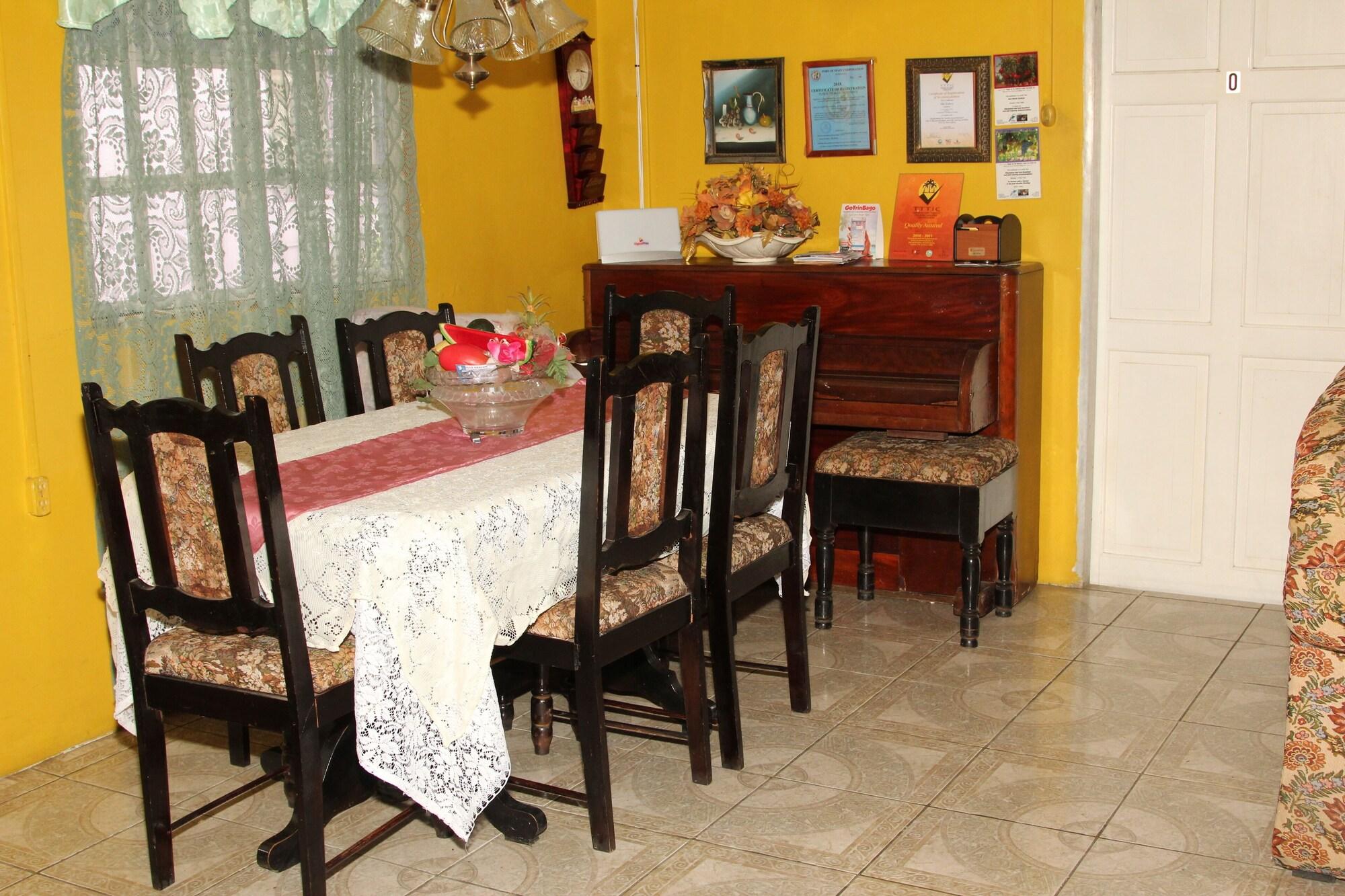 Varios Villa Shalom Guest House