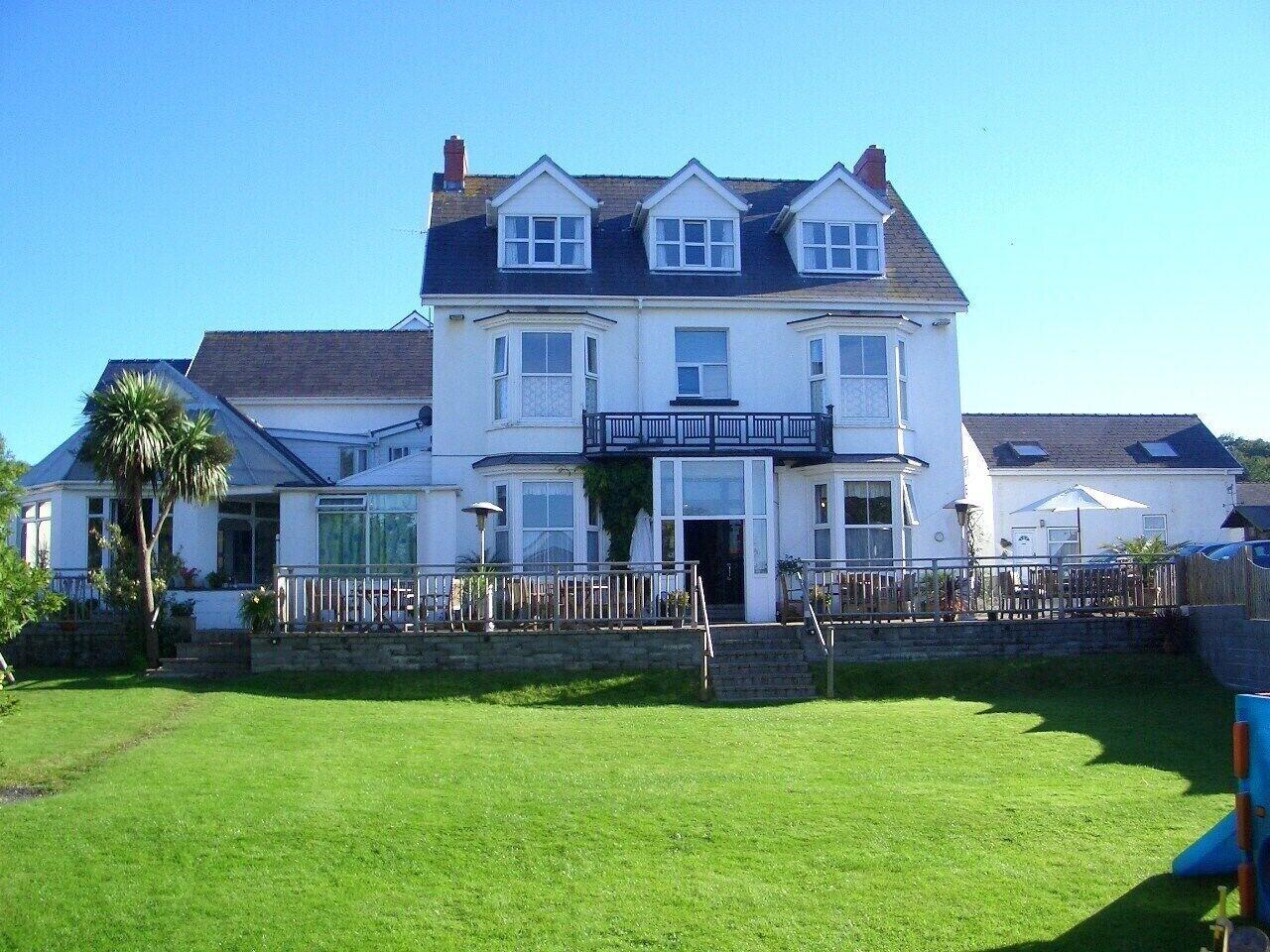 Varios Malin House