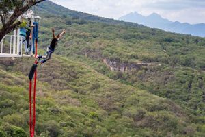 Actividad - Bungee Jump in Cola de Caballo