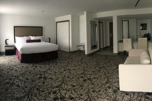 Alojamiento - Regalia Hotel & Conference Center