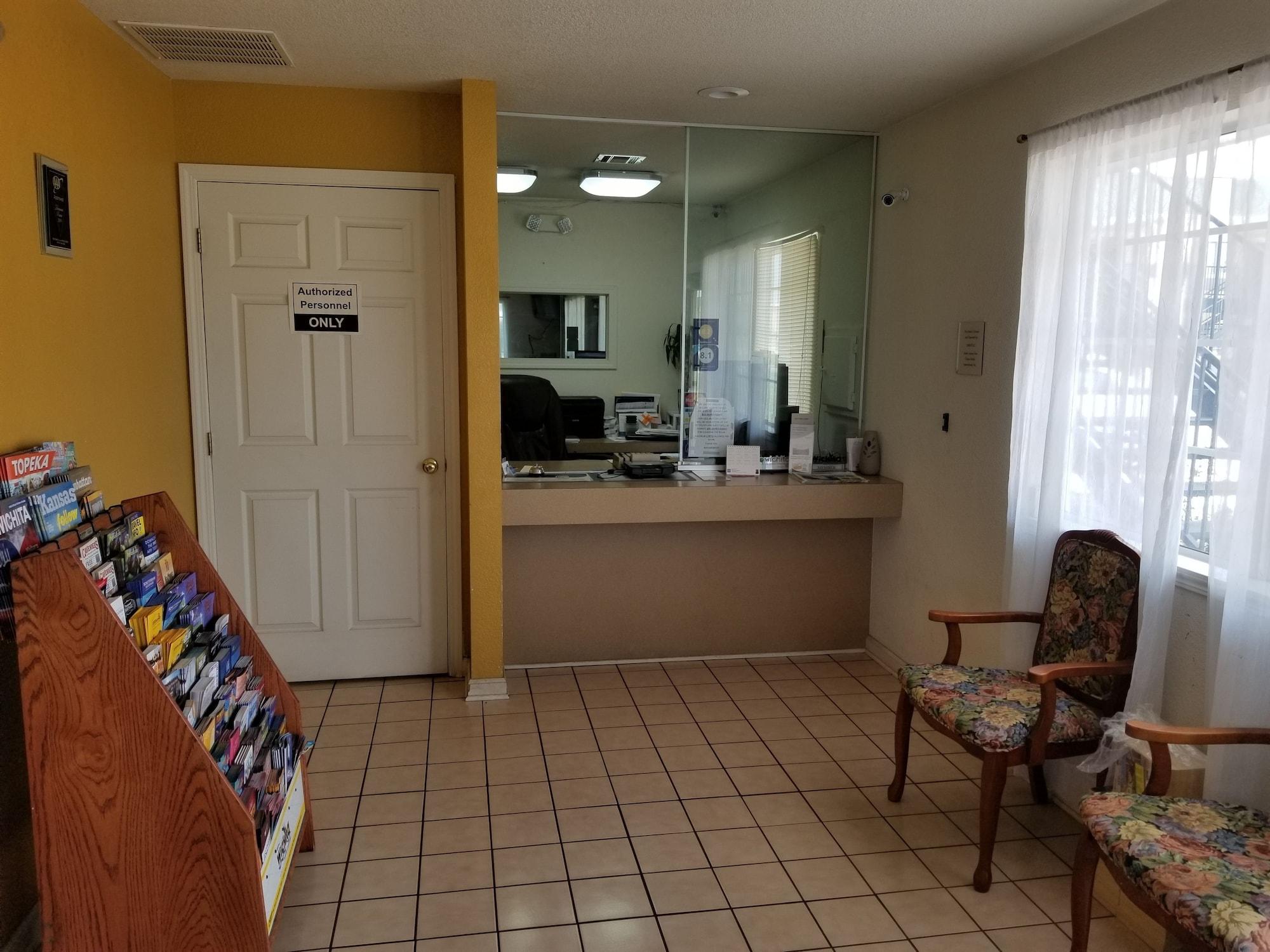Vista Lobby Rodeway Inn Goddard